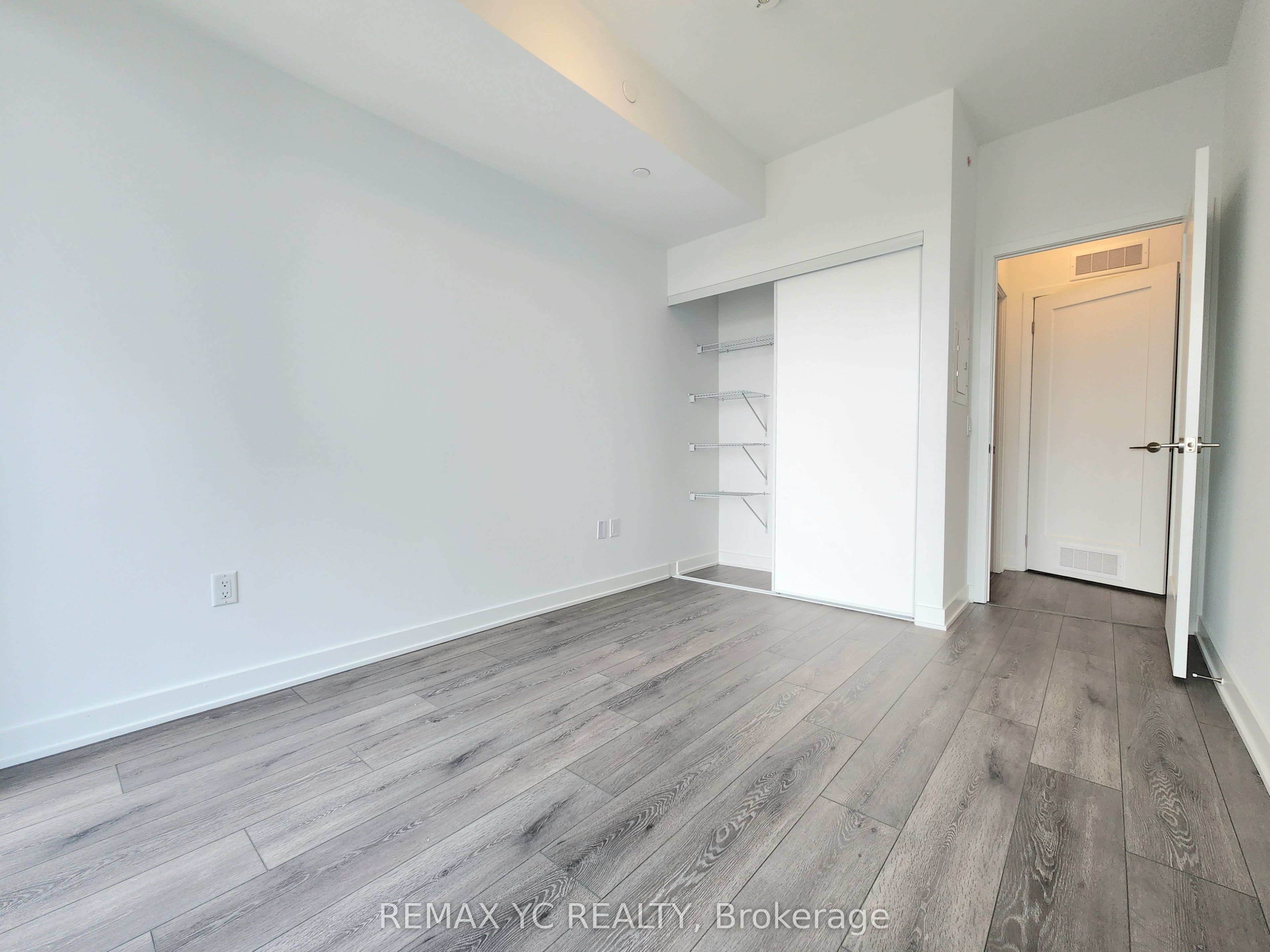 95 Oneida Crescent 1407 Property Photo 8