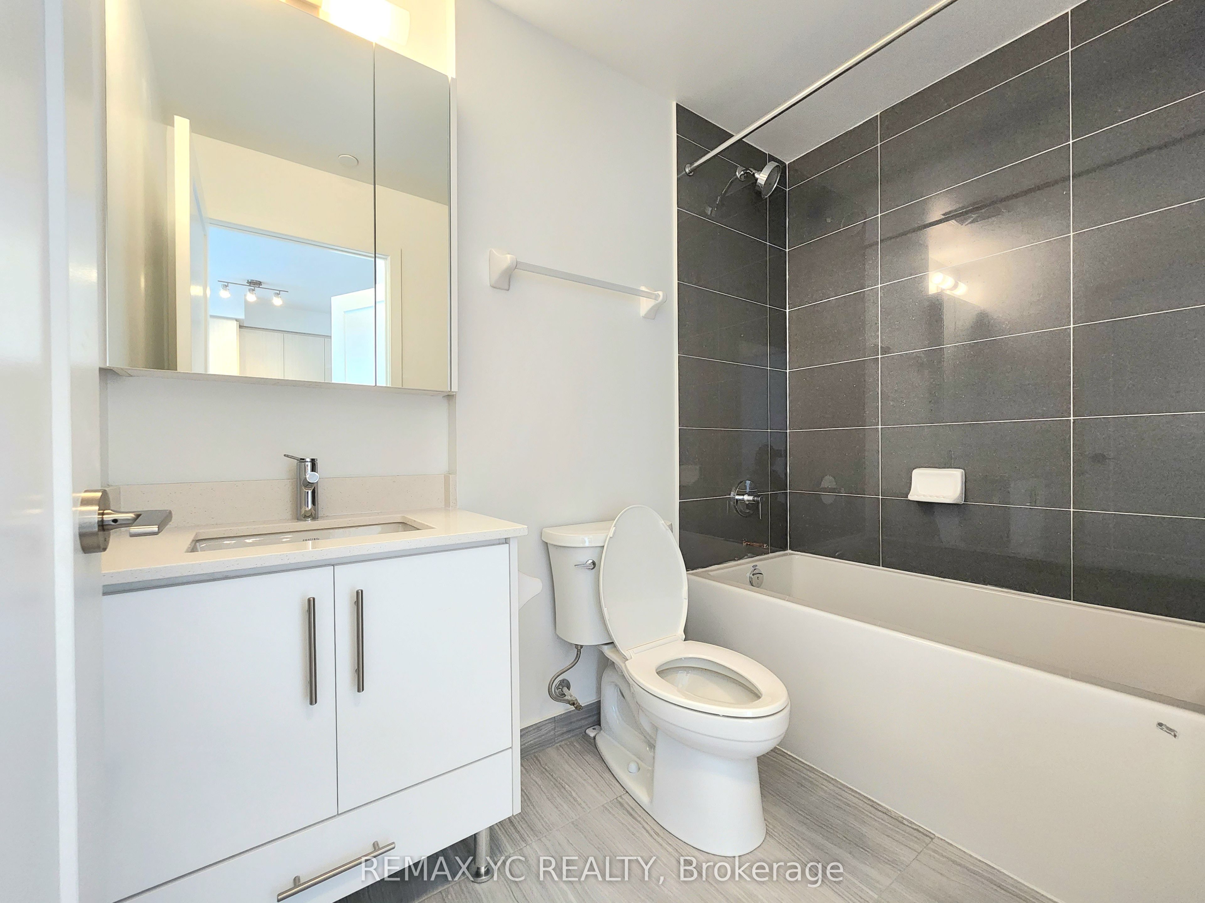 95 Oneida Crescent 1407 Property Photo 10