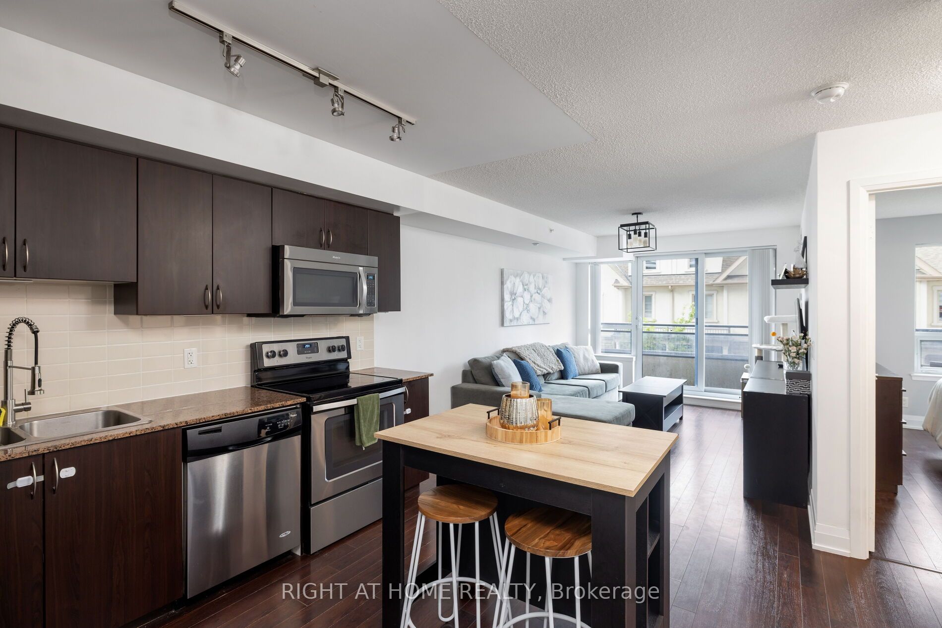 376 Highway 7 E 220 Property Photo 1