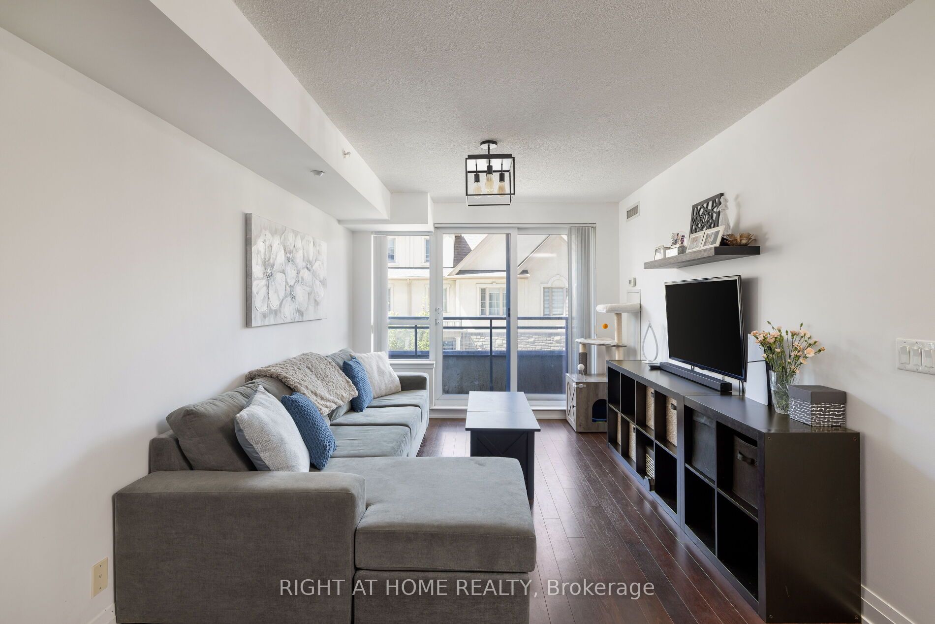 376 Highway 7 E 220 Property Photo 2