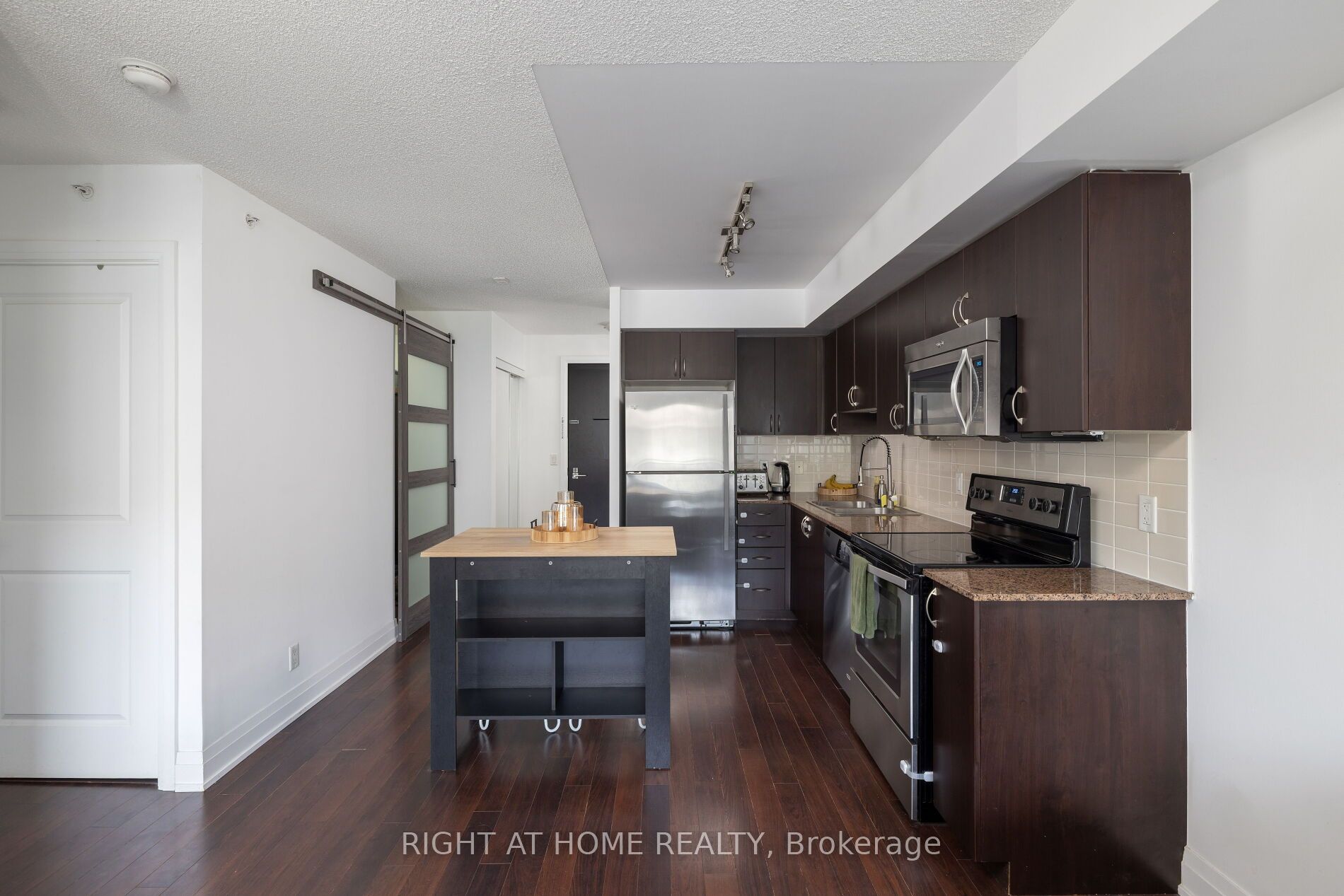 376 Highway 7 E 220 Property Photo 8