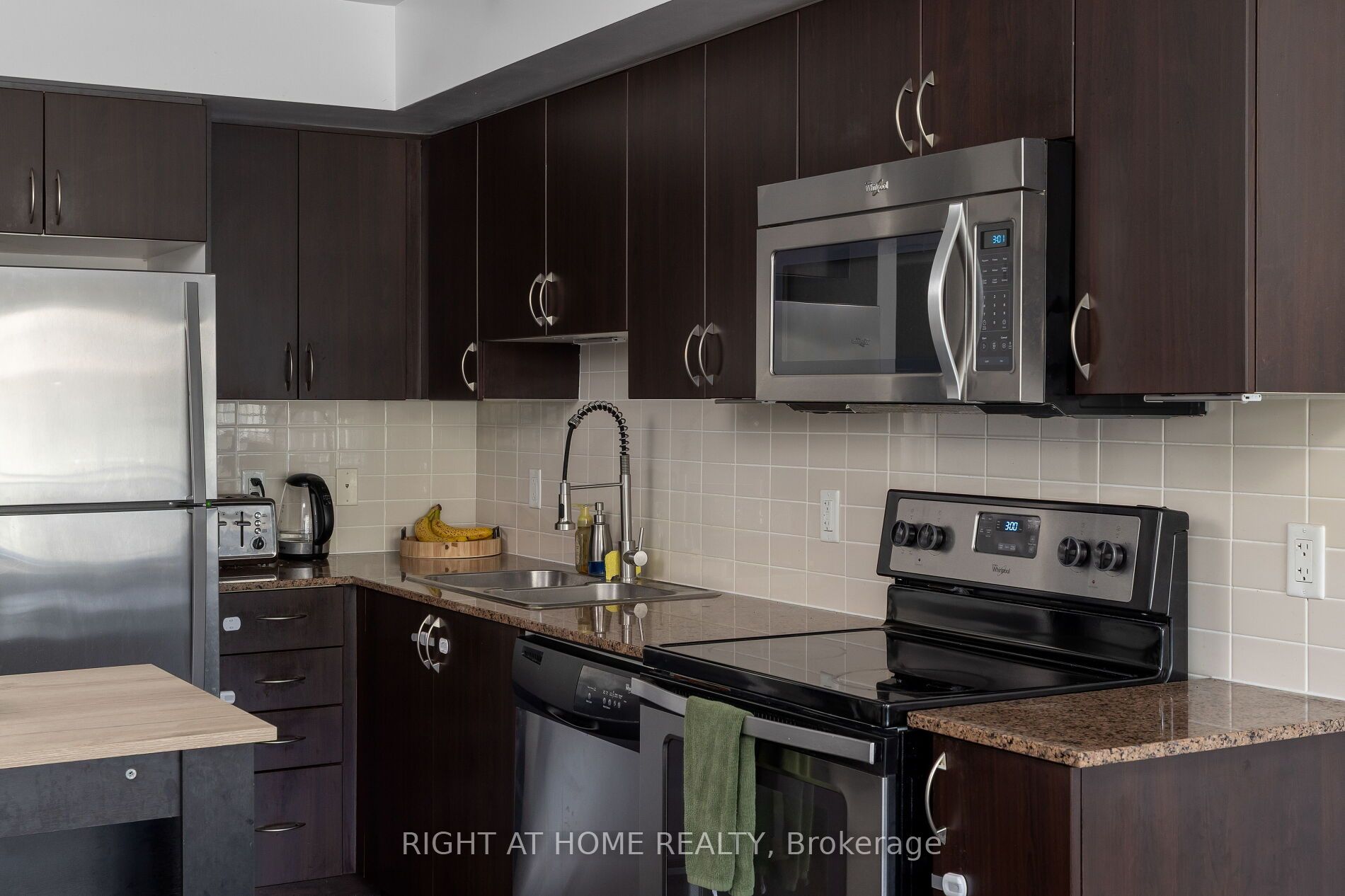 376 Highway 7 E 220 Property Photo 10