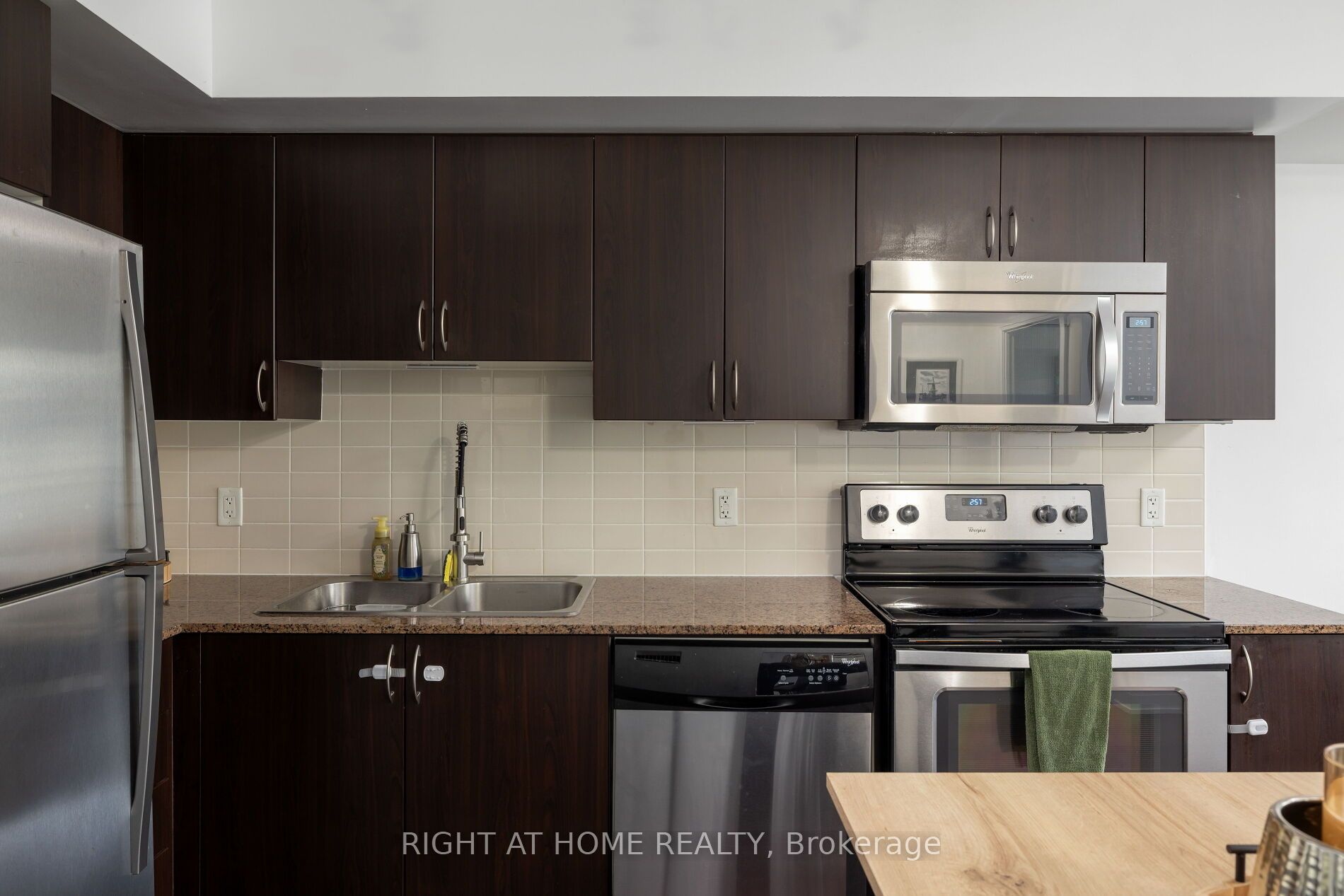 376 Highway 7 E 220 Property Photo 11