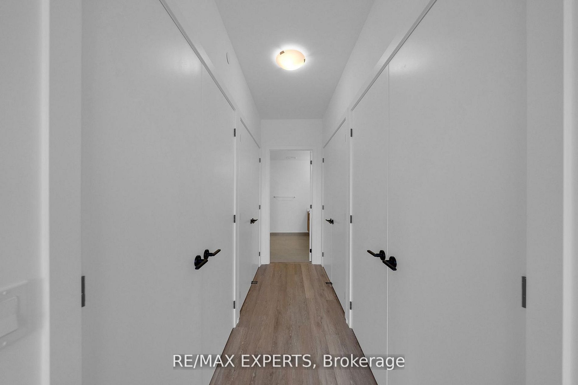 2075 King Road 203 Property Photo 15