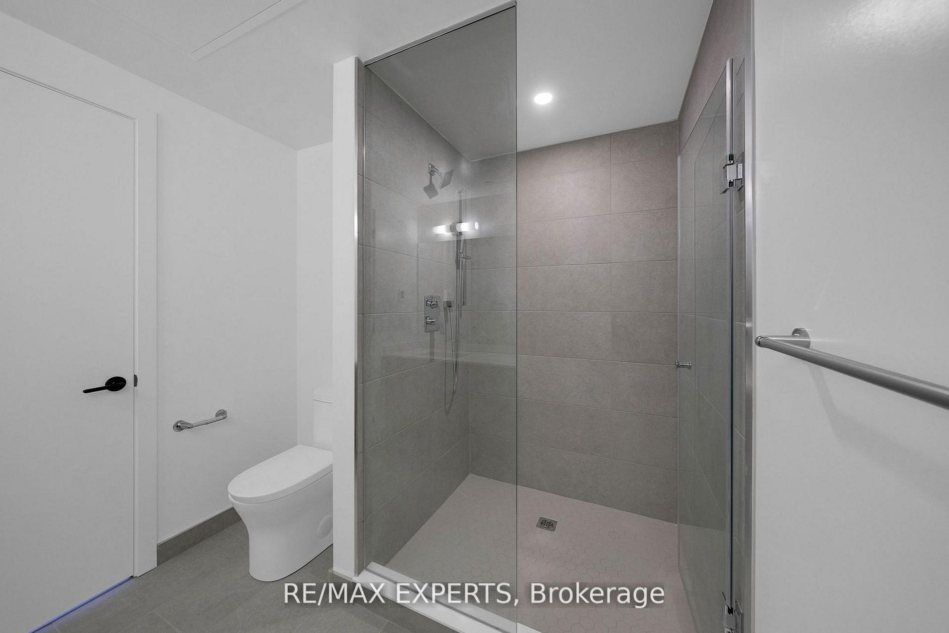 2075 King Road 203 Property Photo 19