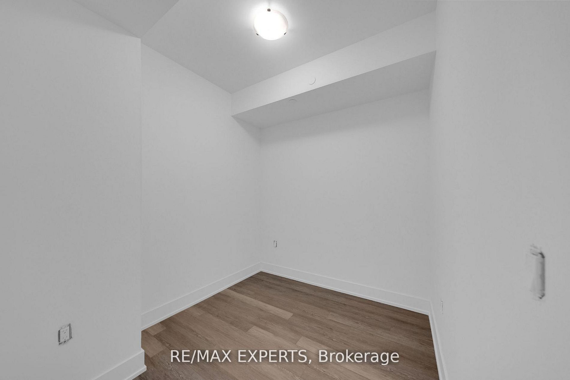 2075 King Road 203 Property Photo 20