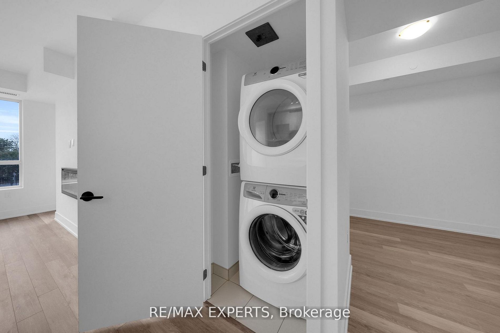 2075 King Road 203 Property Photo 24