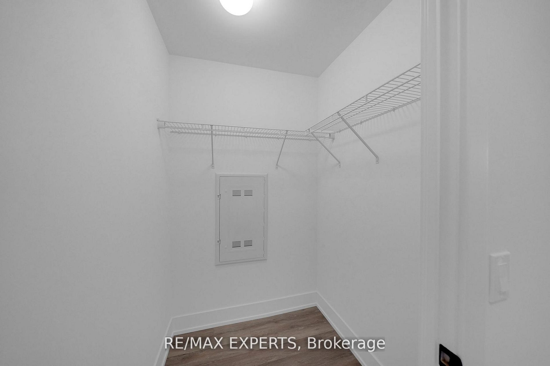 2075 King Road 203 Property Photo 25