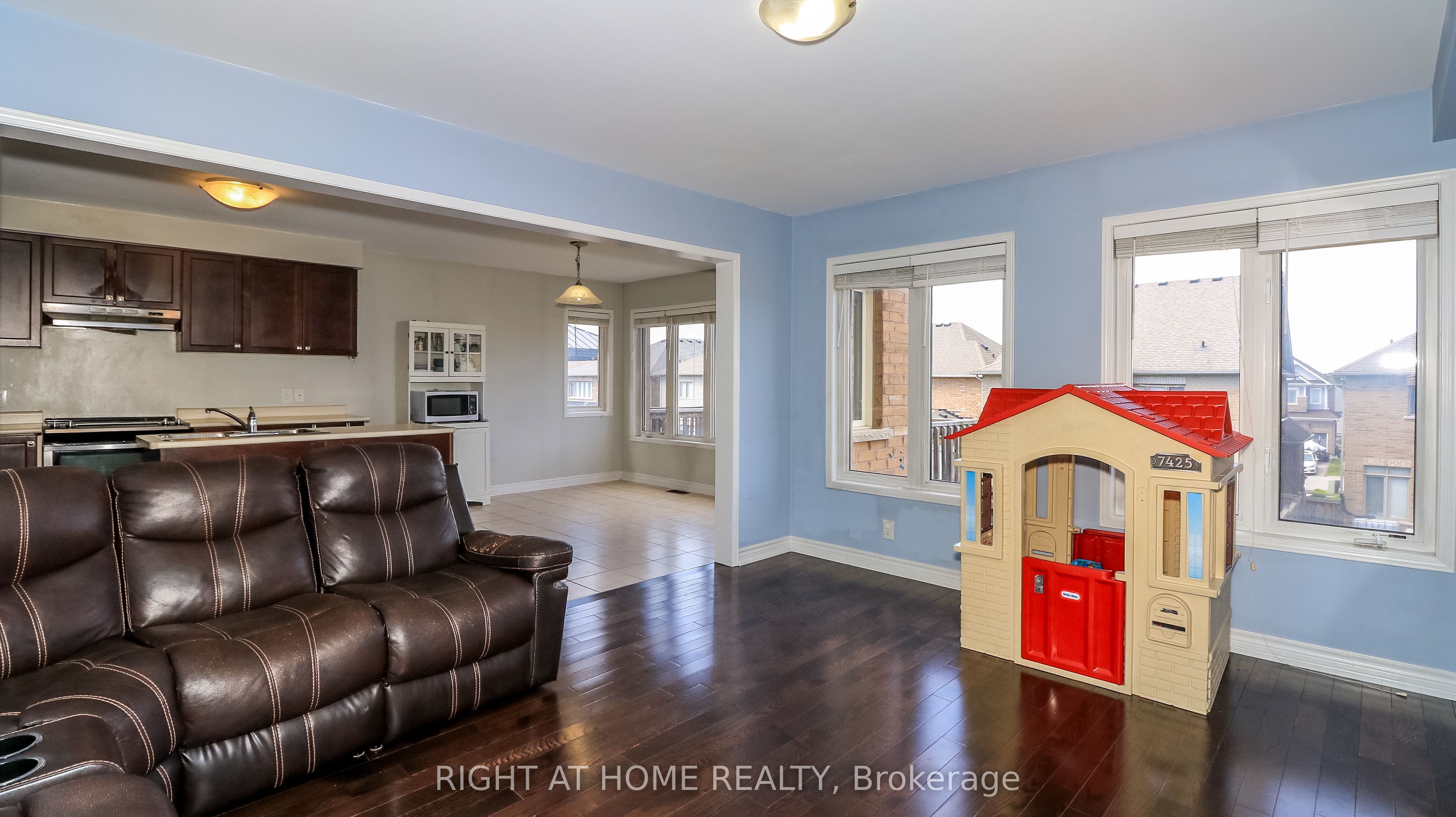 8 Cherry Lane Property Photo 9