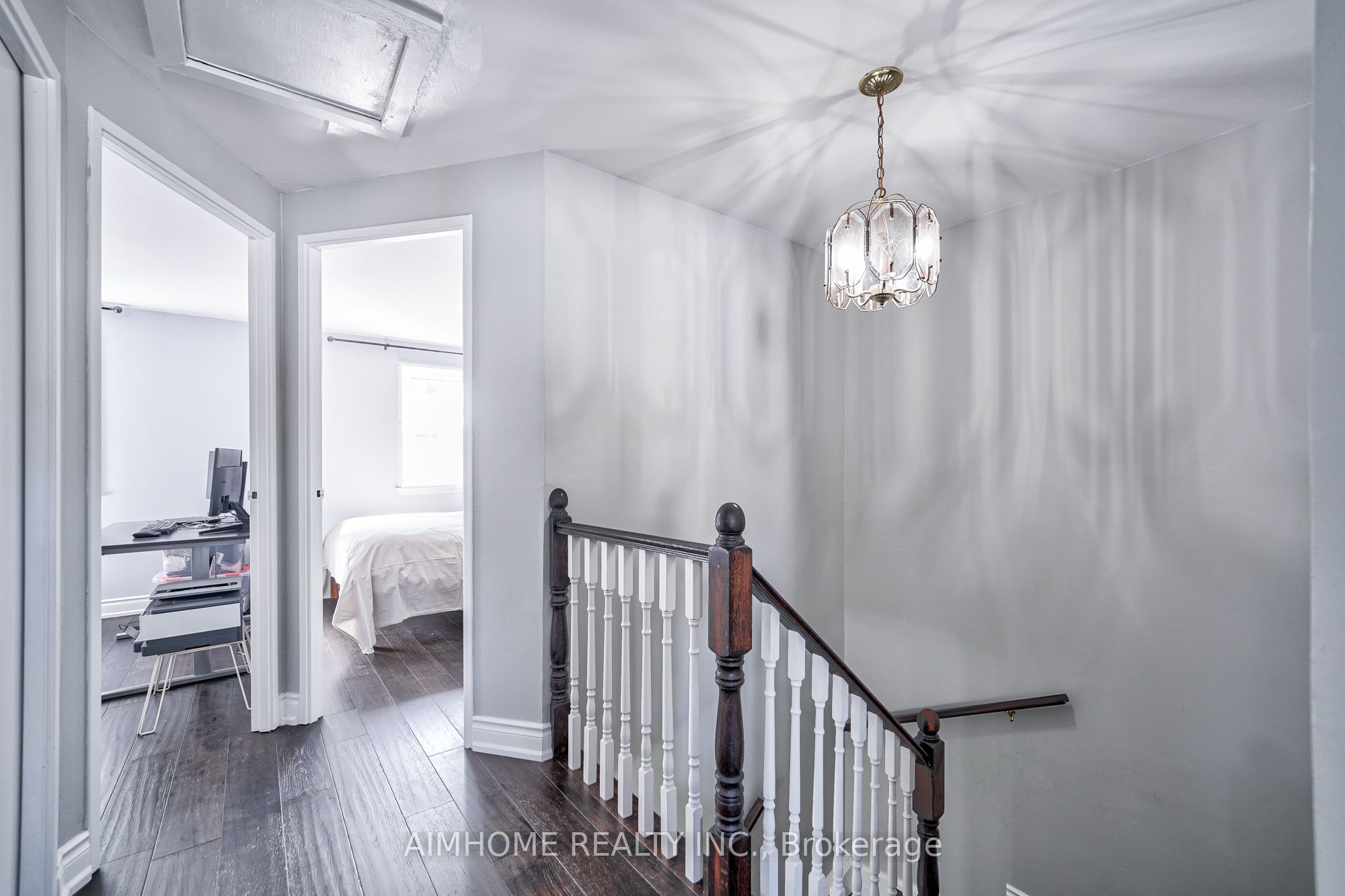 1692 John Street Property Photo 19