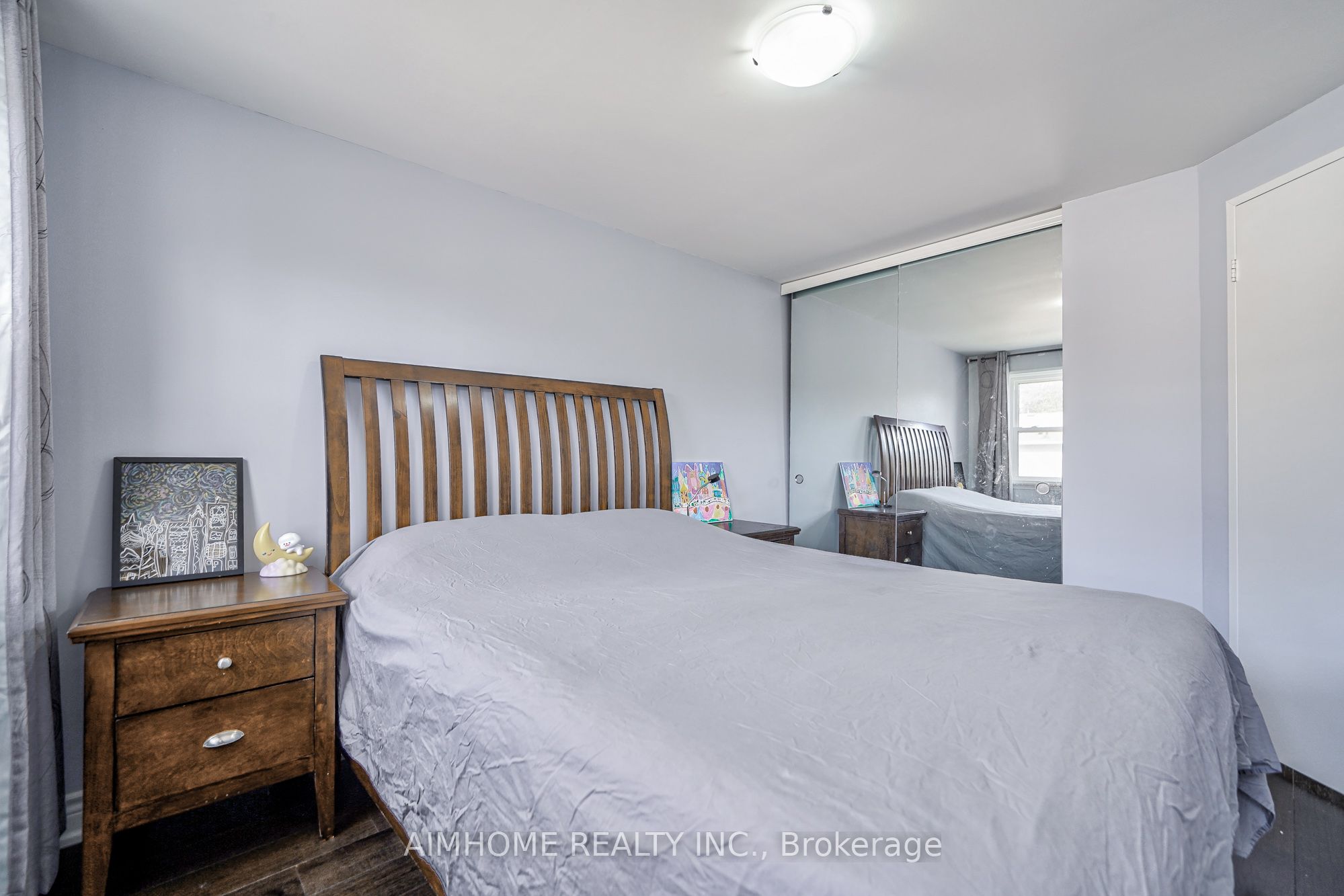 1692 John Street Property Photo 22