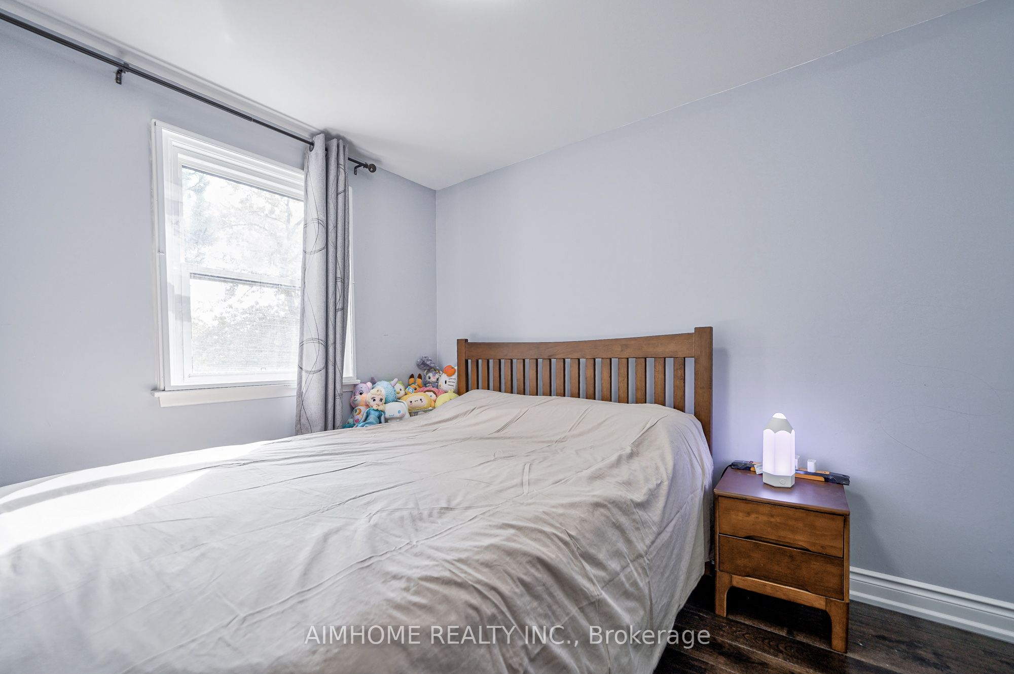 1692 John Street Property Photo 23