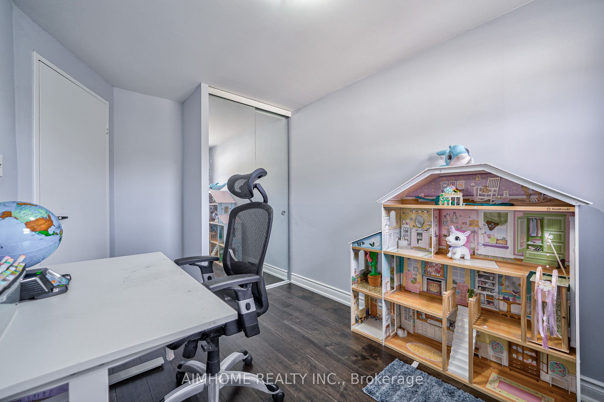 1692 John Street Property Photo 29