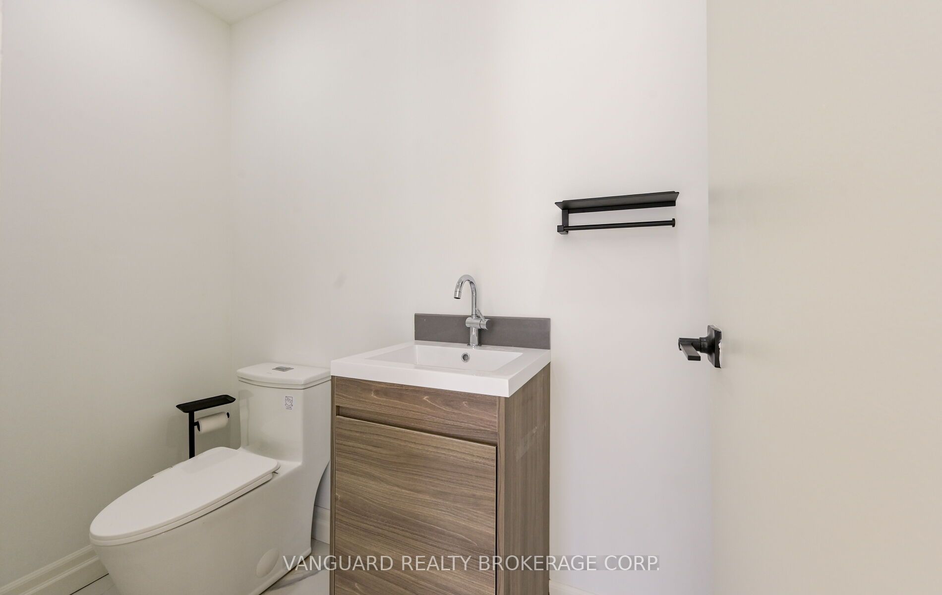 5732 Highway 7 23 Property Photo 8