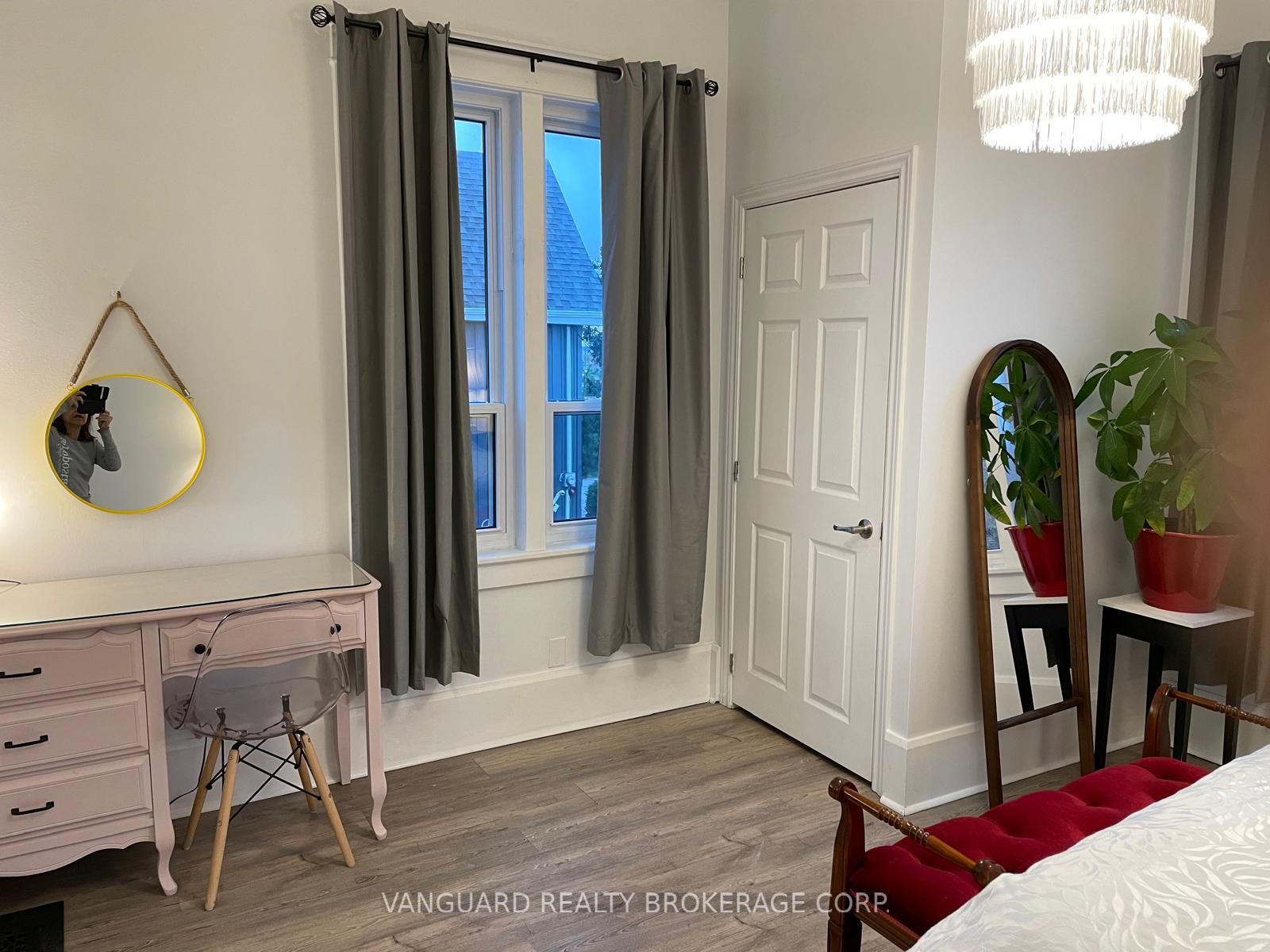71 John Street E Property Photo 5
