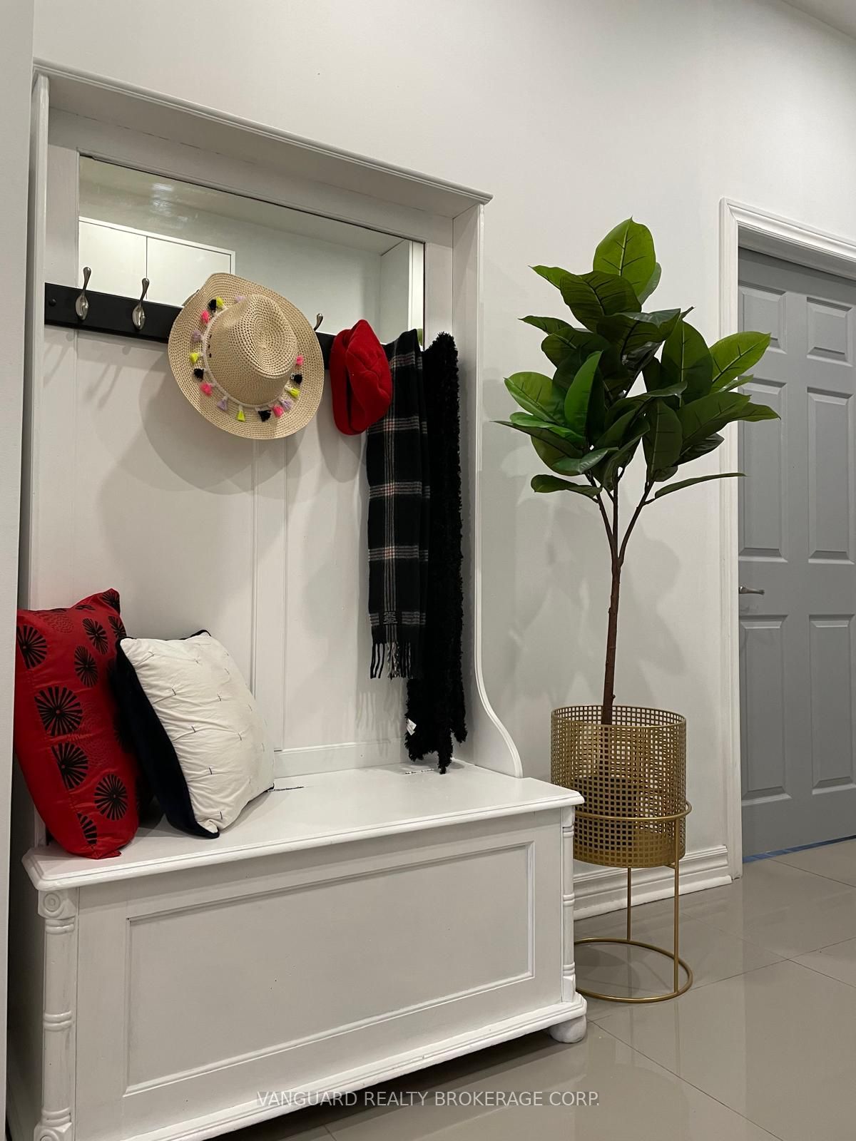 71 John Street E Property Photo 11