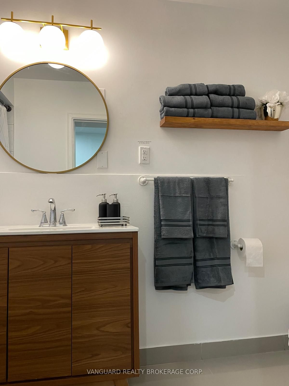 71 John Street E Property Photo 14