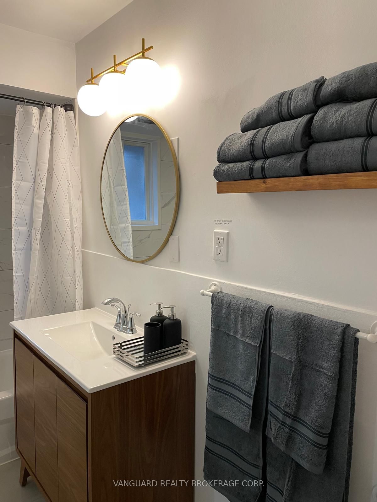 71 John Street E Property Photo 15