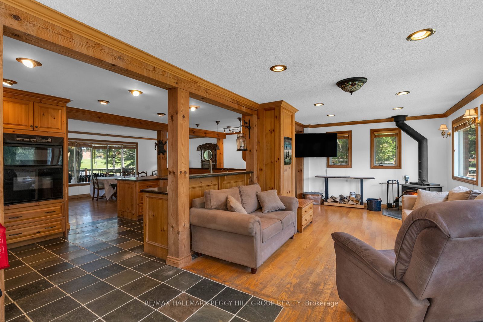 2145 18th Side Road Property Photo 4