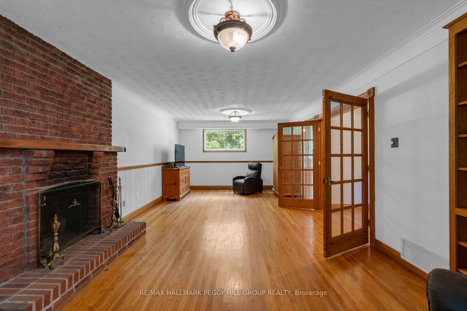 2145 18th Side Road Property Photo 9