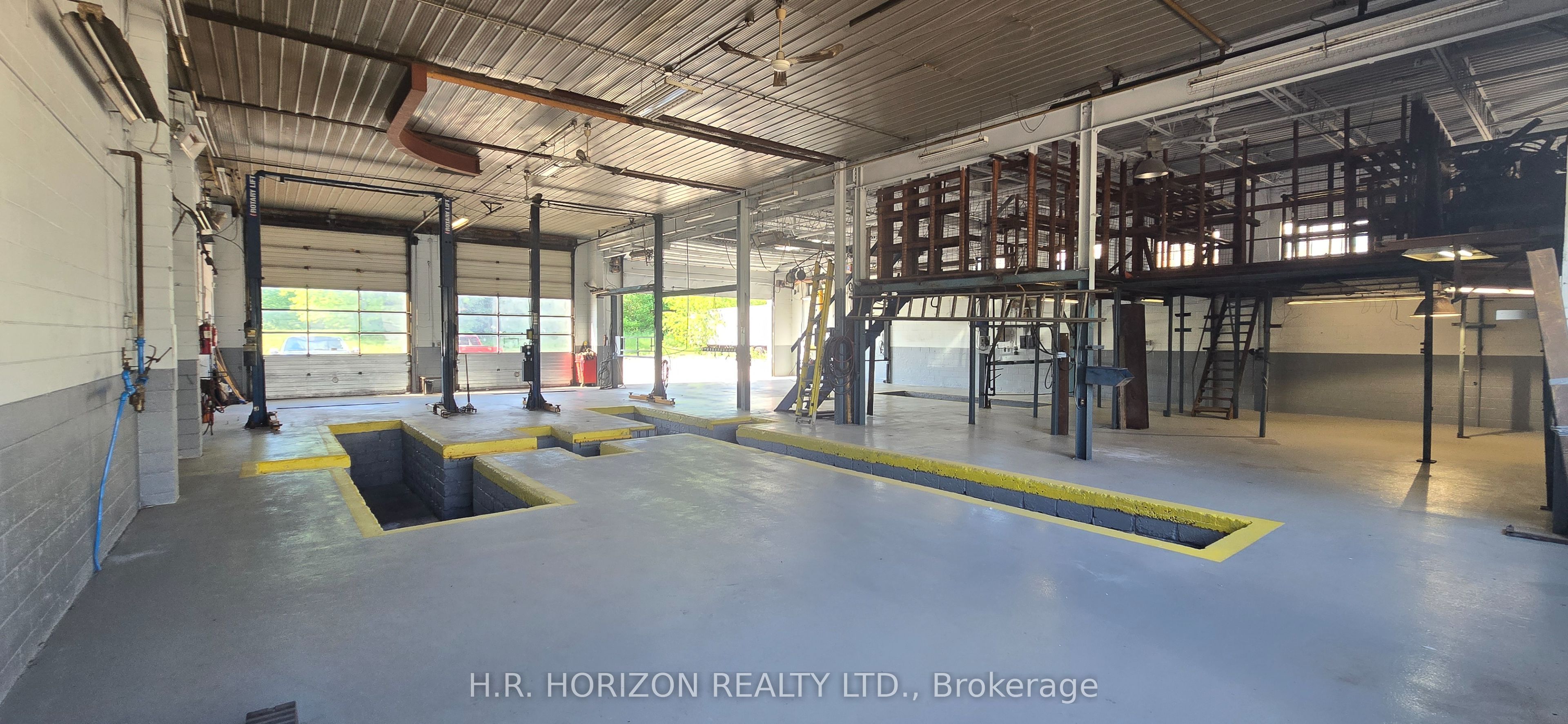 60 Industrial Parkway N Property Photo 6