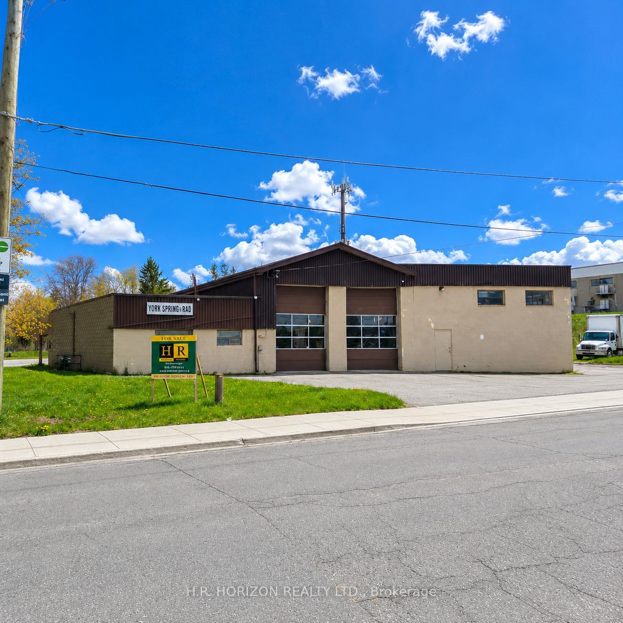 60 Industrial Parkway N Property Photo 11