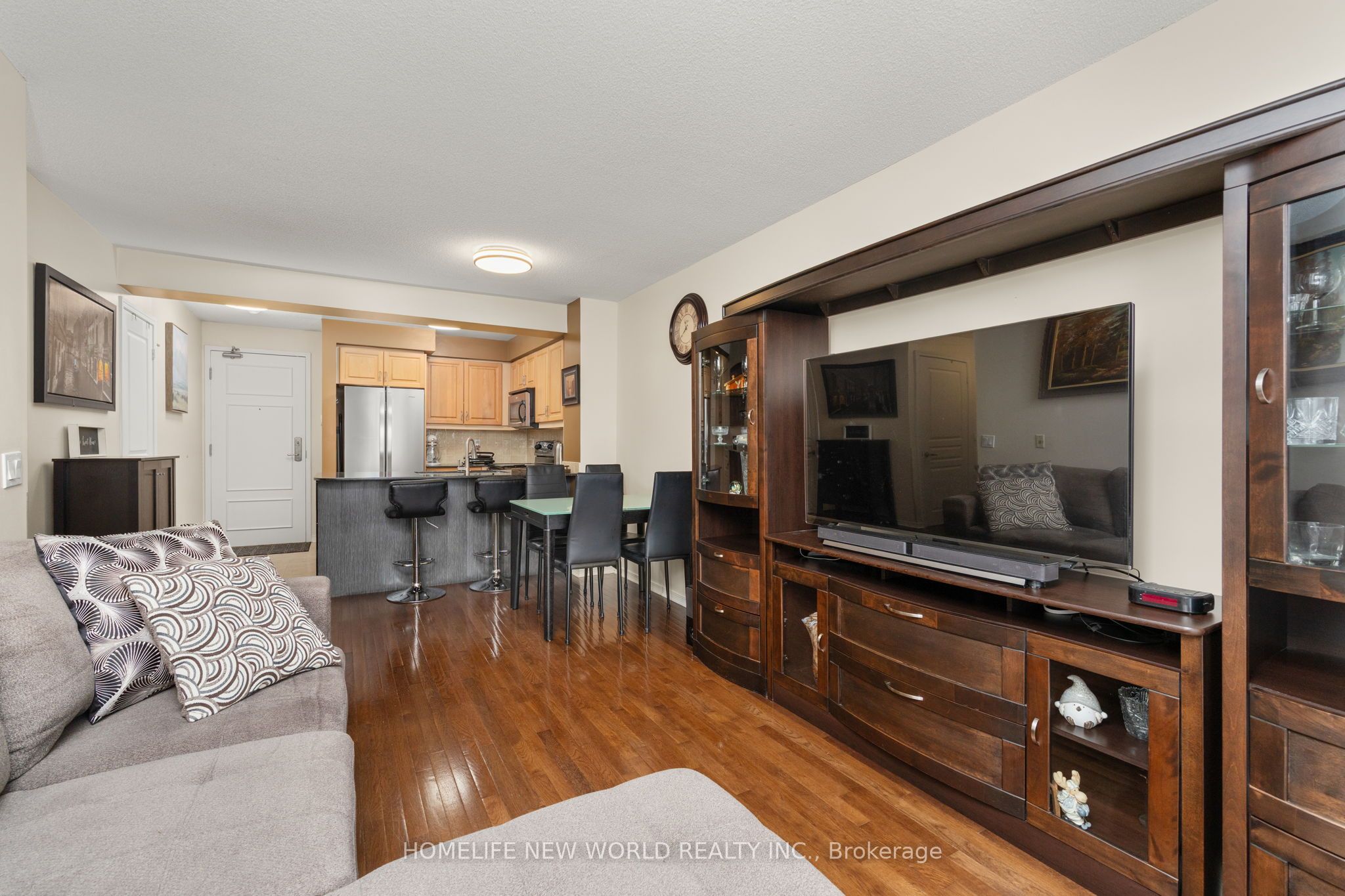 330 Red Maple Road 1103 Property Photo 27