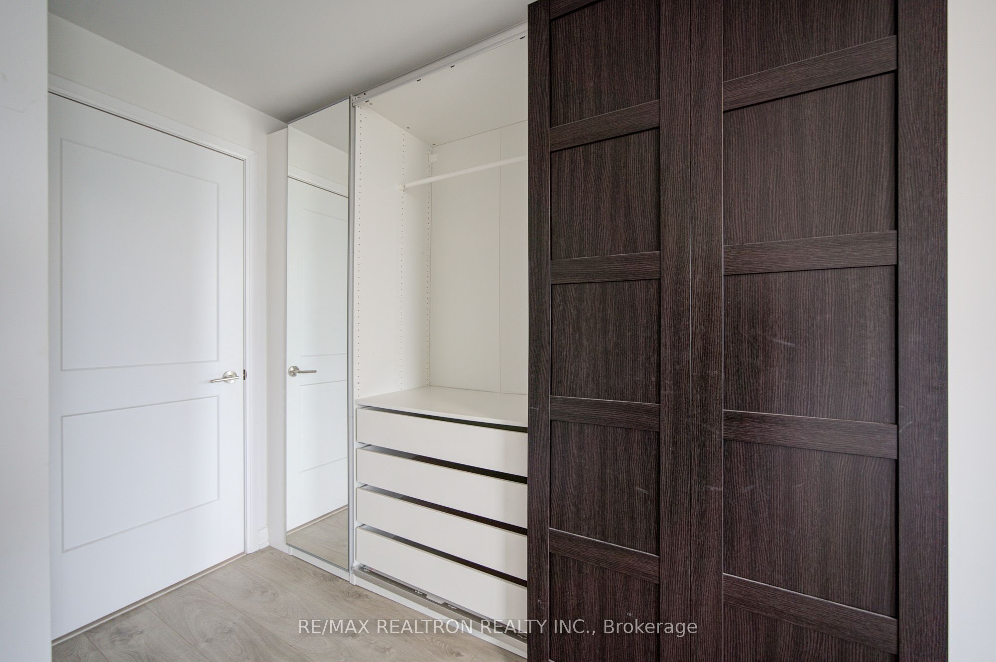 1050 Portage Parkway Th33 Property Photo 25