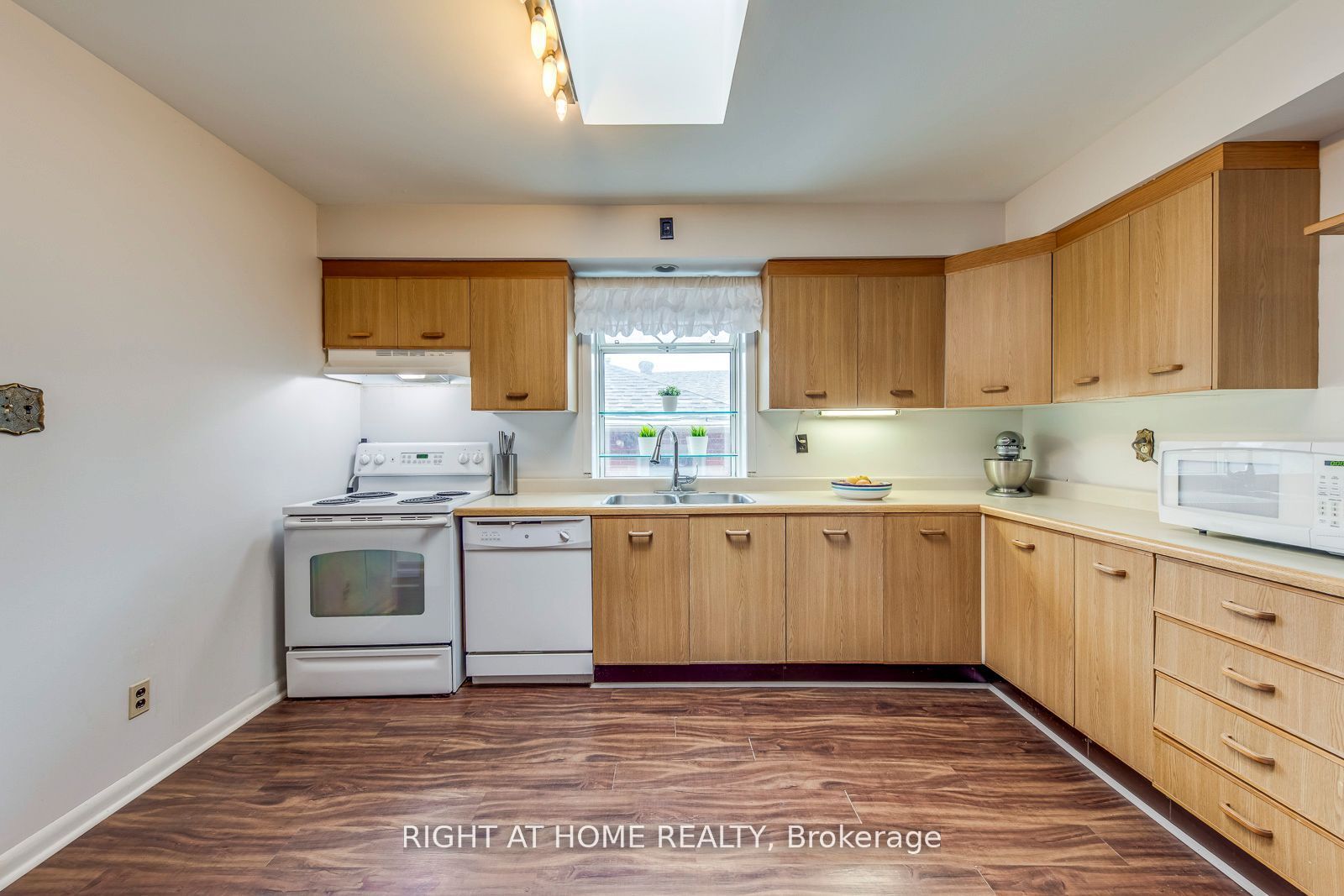 145 Highland Park Boulevard Property Photo 14
