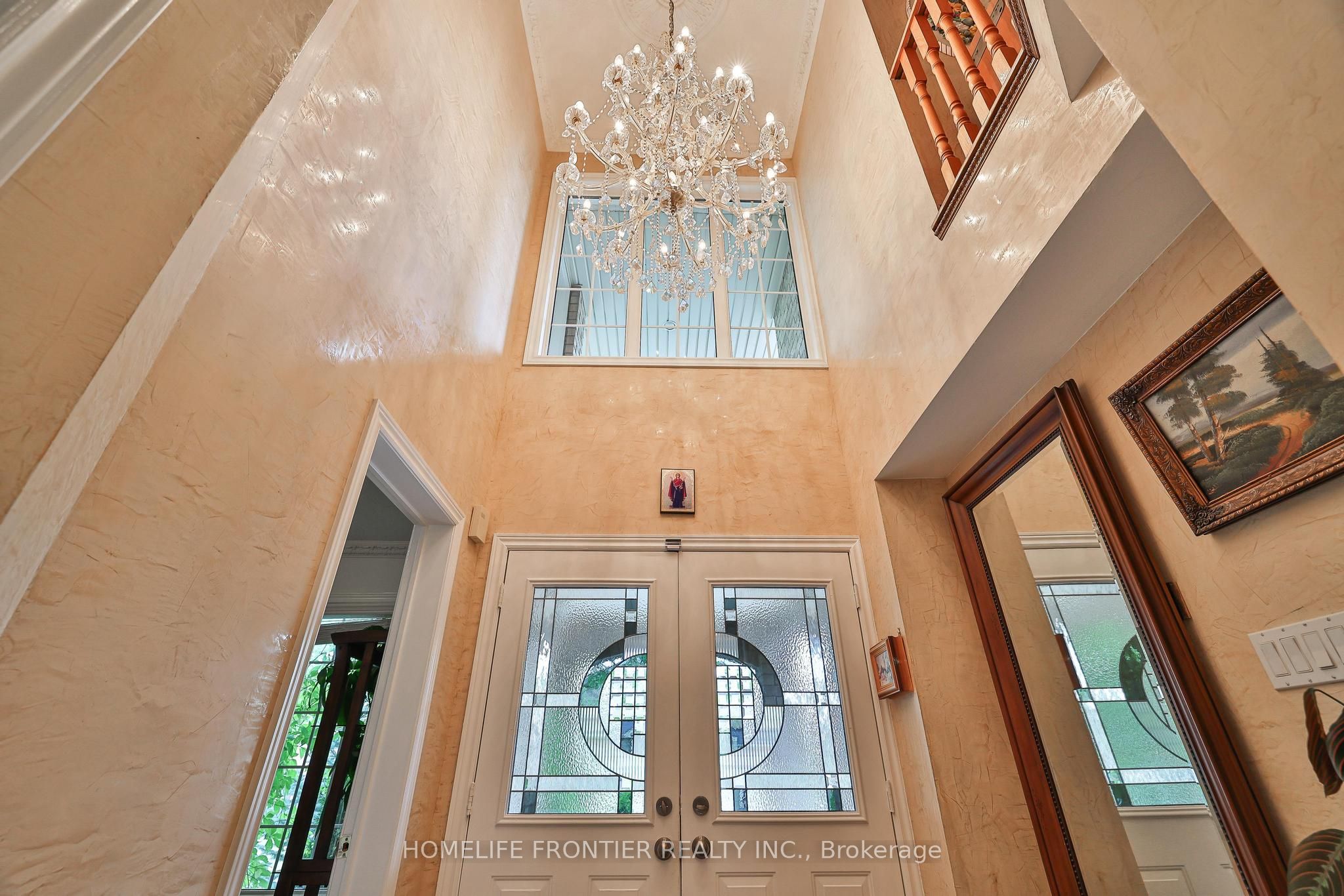 110 Red River Crescent Property Photo 3