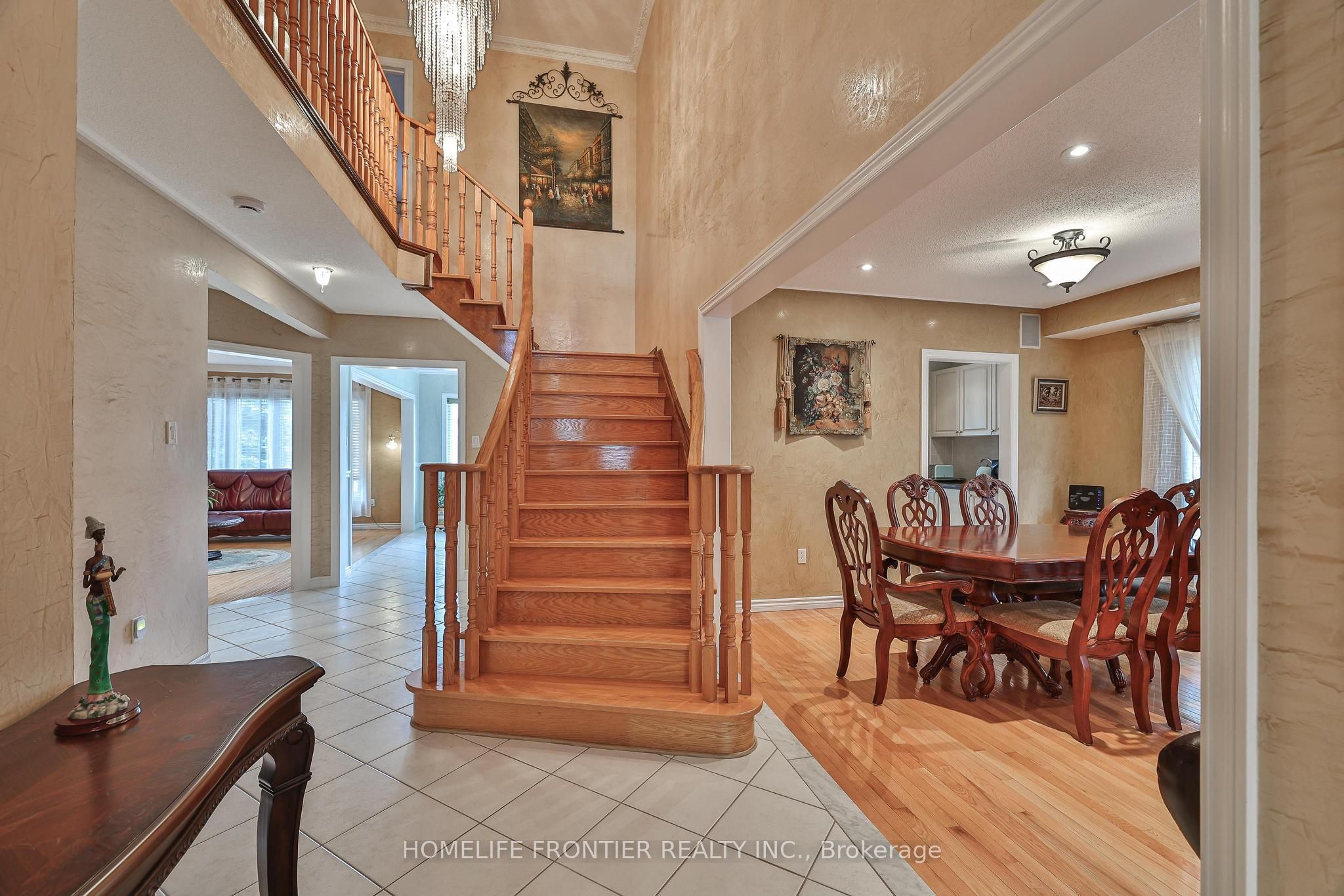 110 Red River Crescent Property Photo 4