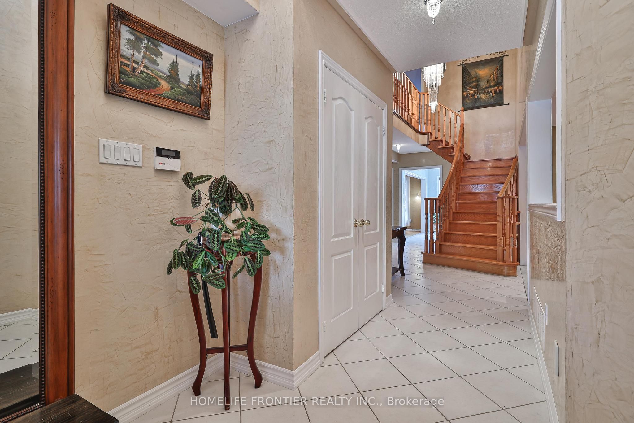 110 Red River Crescent Property Photo 5
