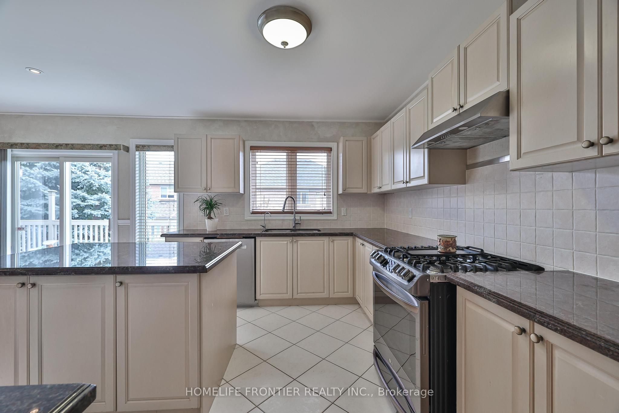 110 Red River Crescent Property Photo 14