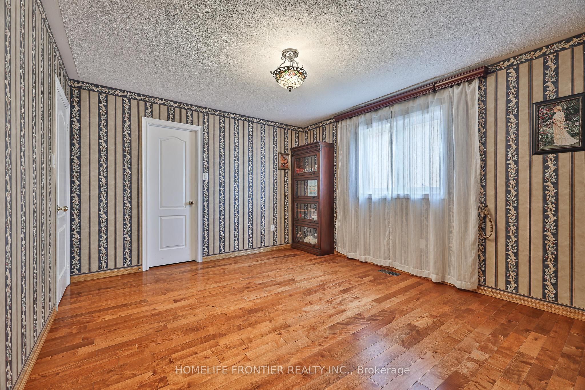 110 Red River Crescent Property Photo 28