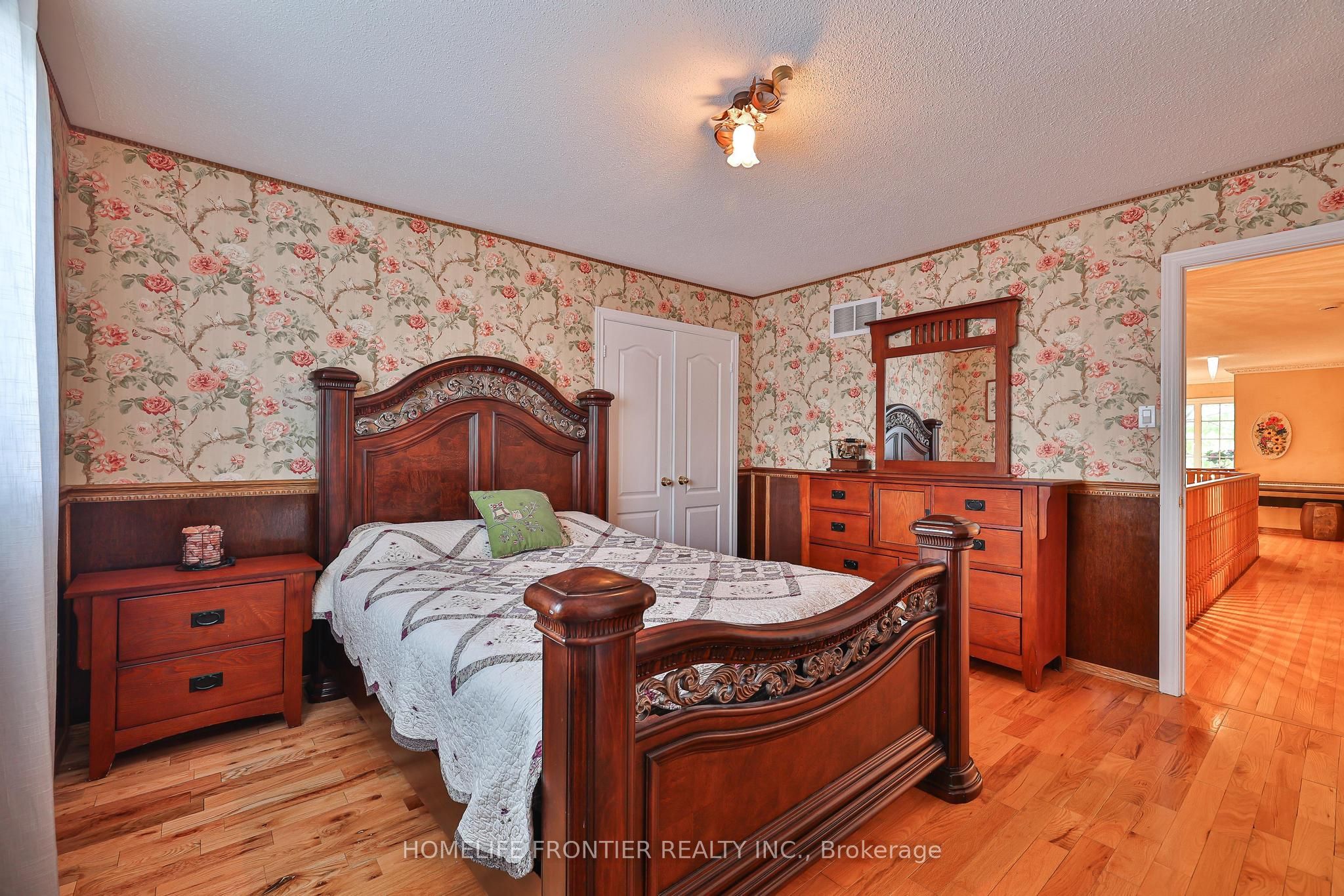 110 Red River Crescent Property Photo 31