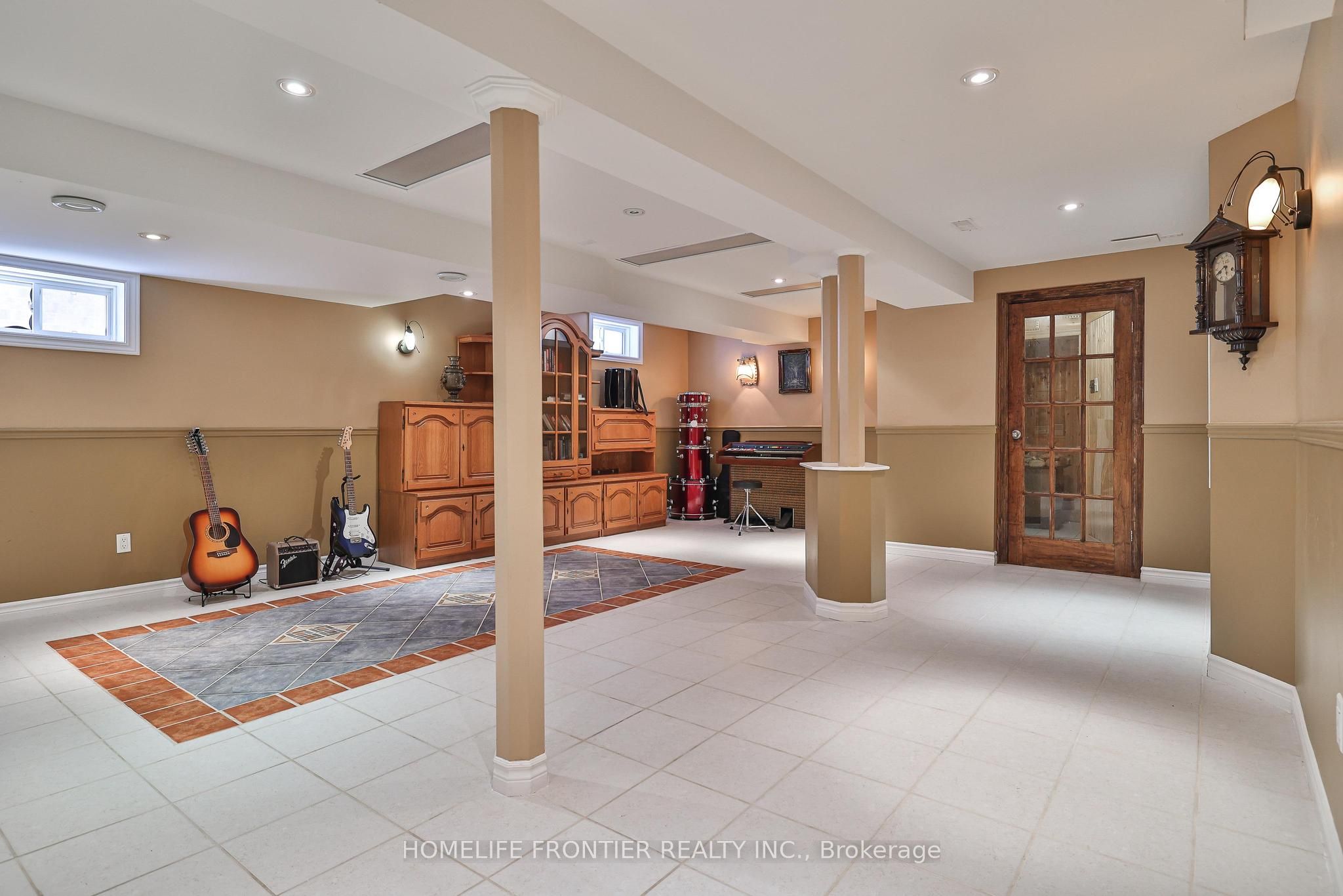 110 Red River Crescent Property Photo 42