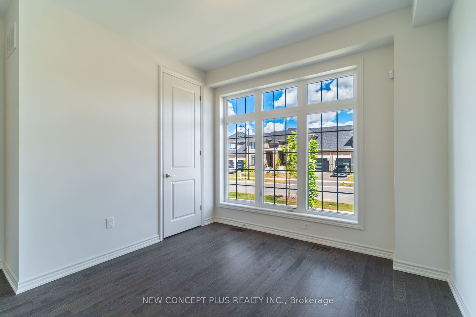 10 Mayapple Street Property Photo 3
