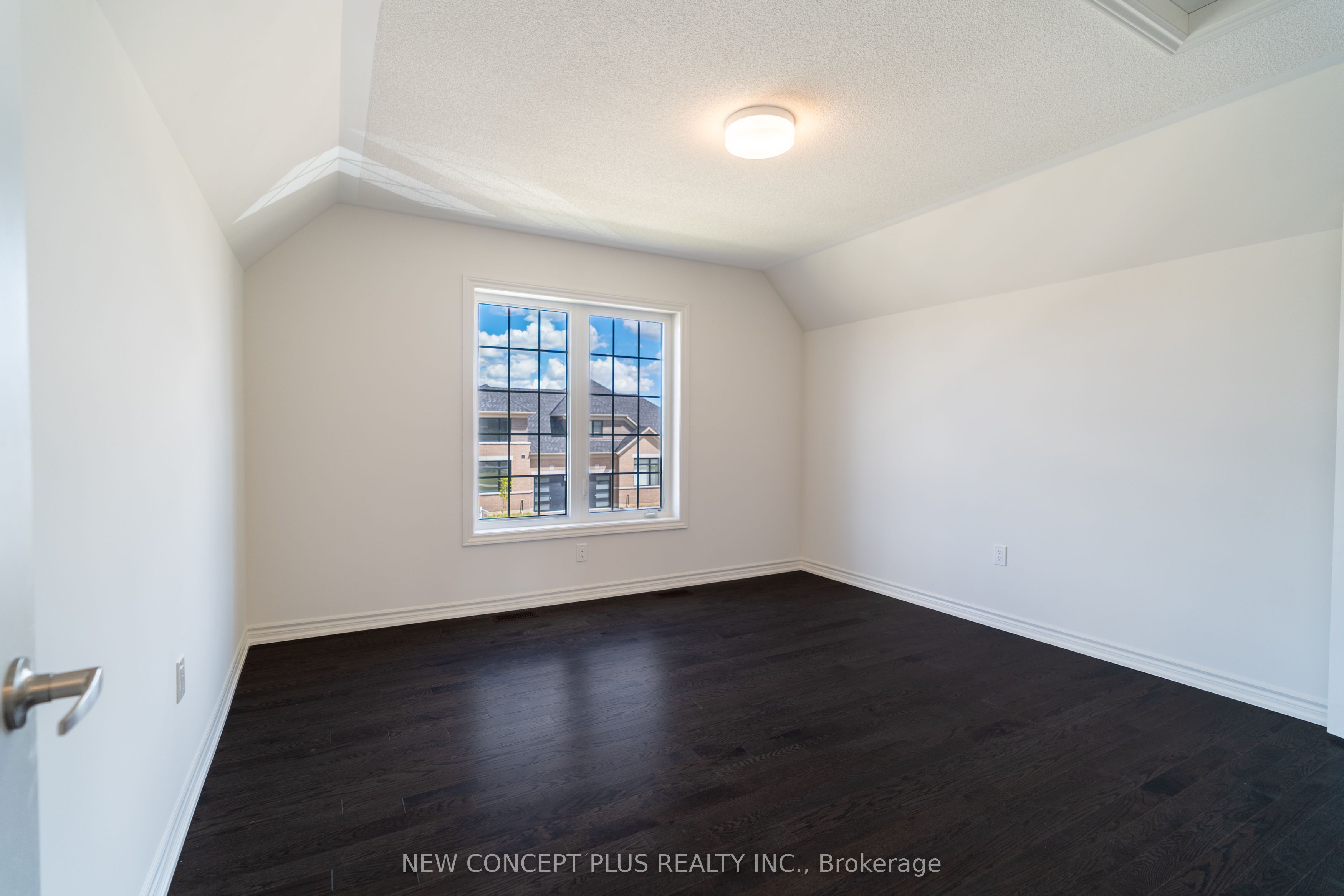 10 Mayapple Street Property Photo 14