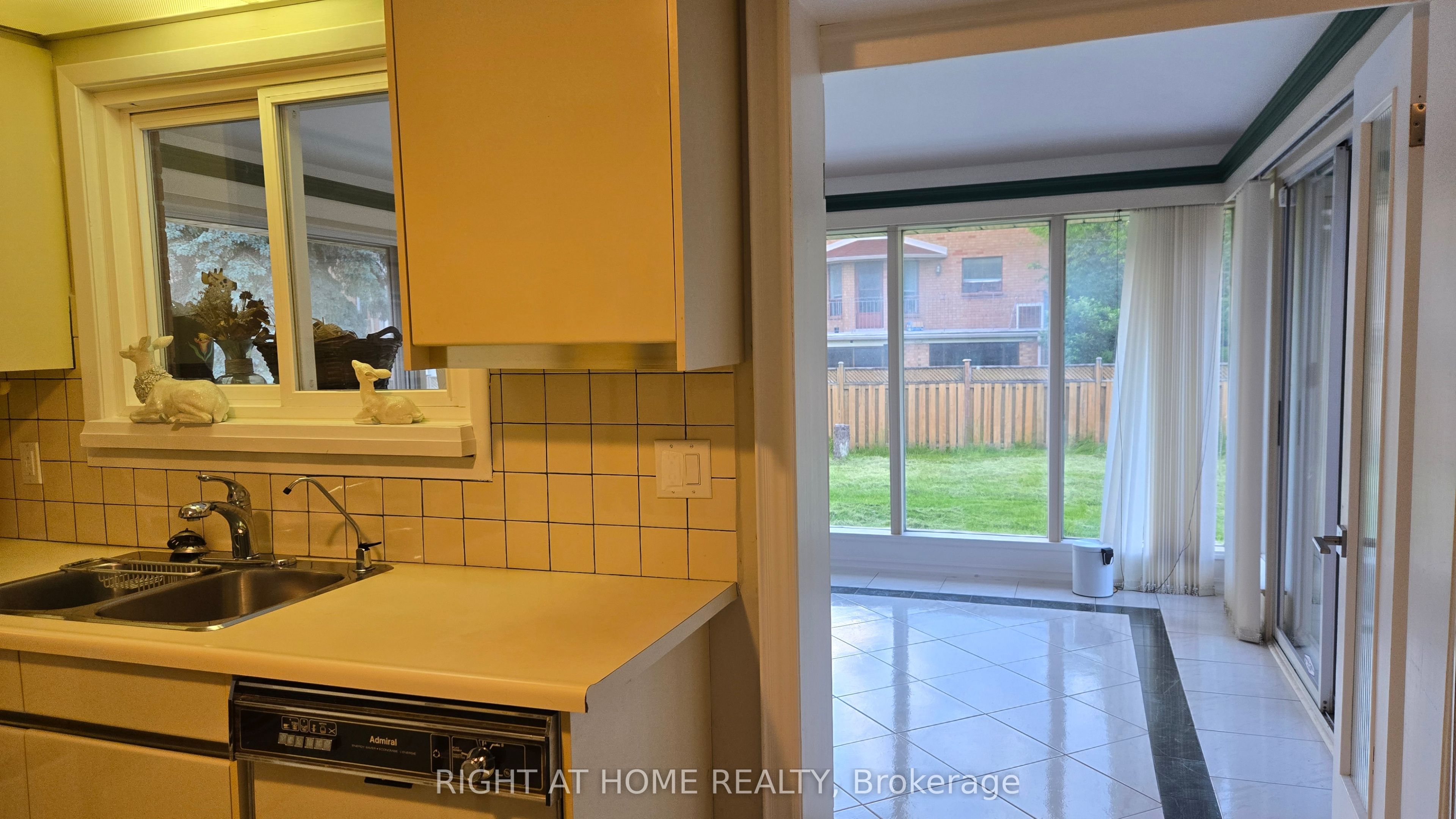 20 May Avenue Property Photo 15