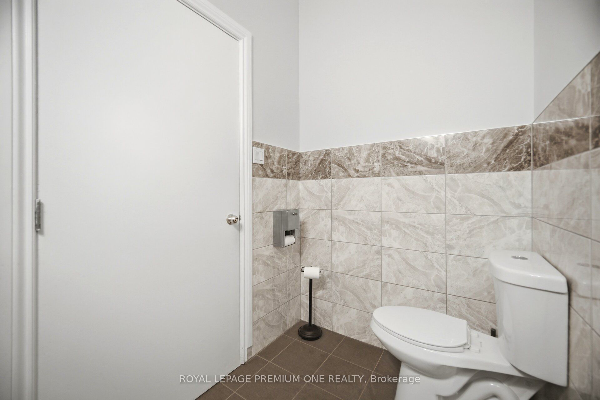 16 Sims Crescent 2 Property Photo 12