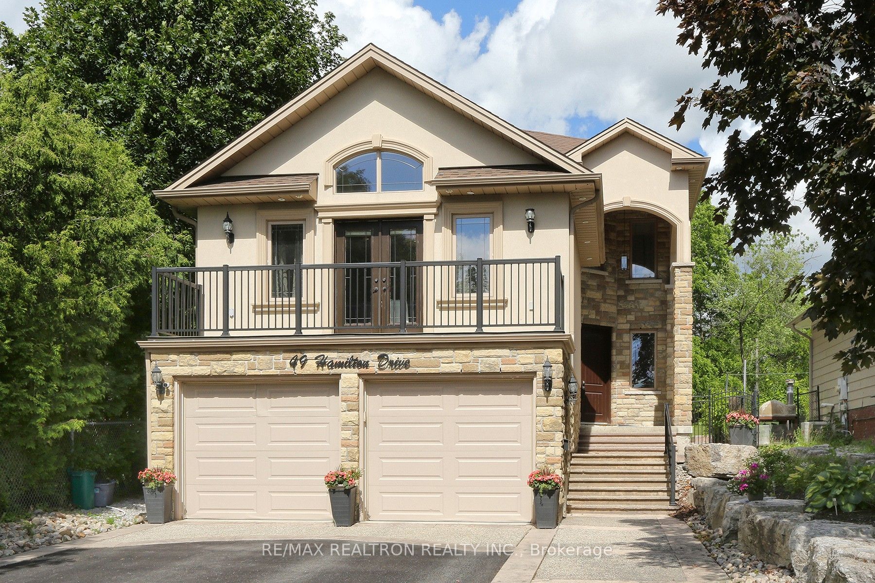 49 Hamilton Drive Property Photo 1