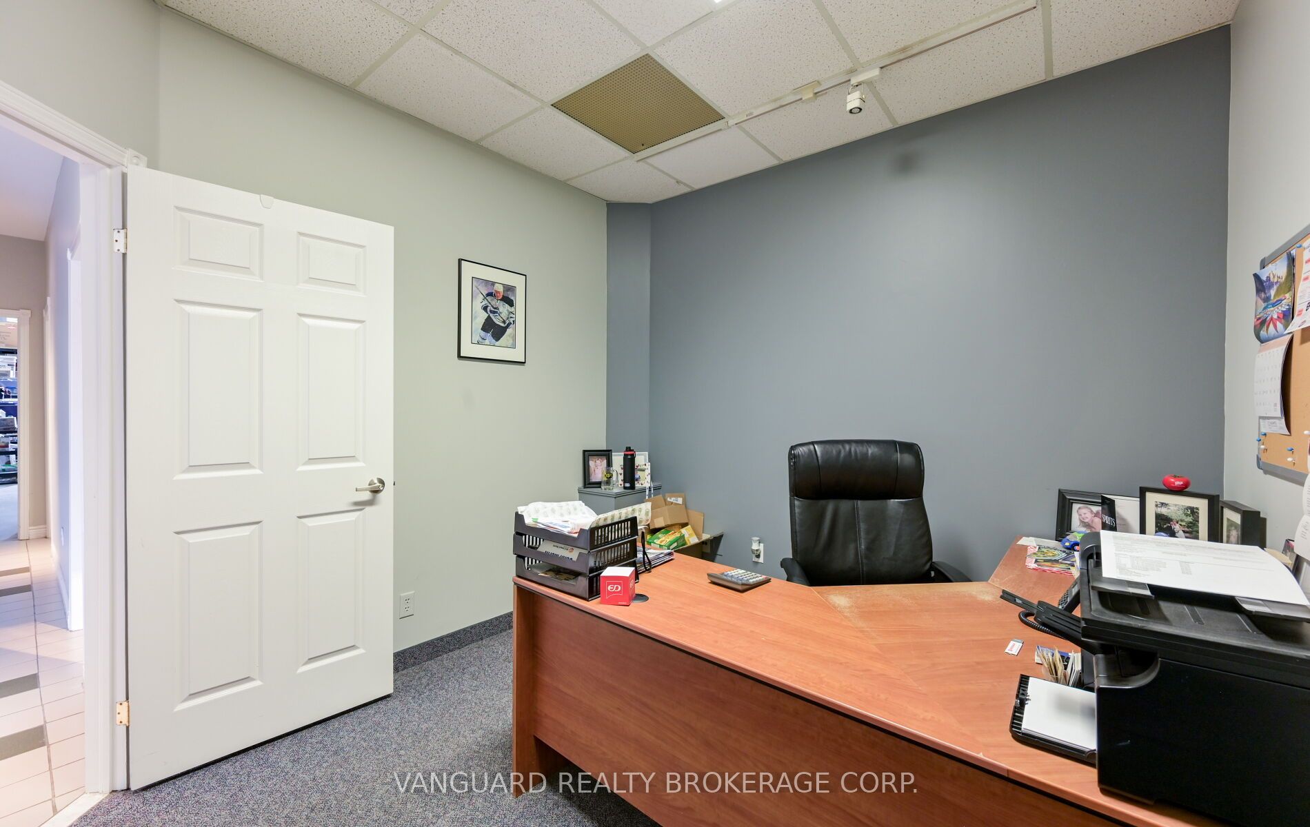 160 Applewood Crescent 27 Property Photo 10