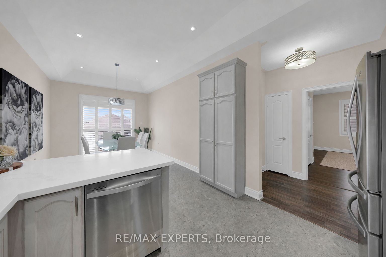 57 Hopkins Crescent N Property Photo 18