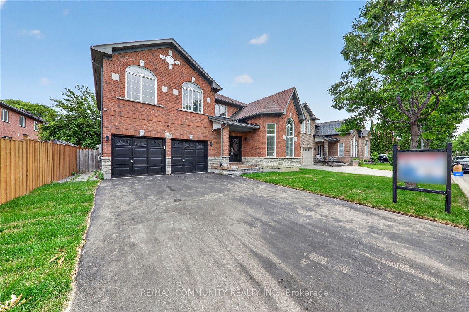 29 River Forest Street W Property Photo 4