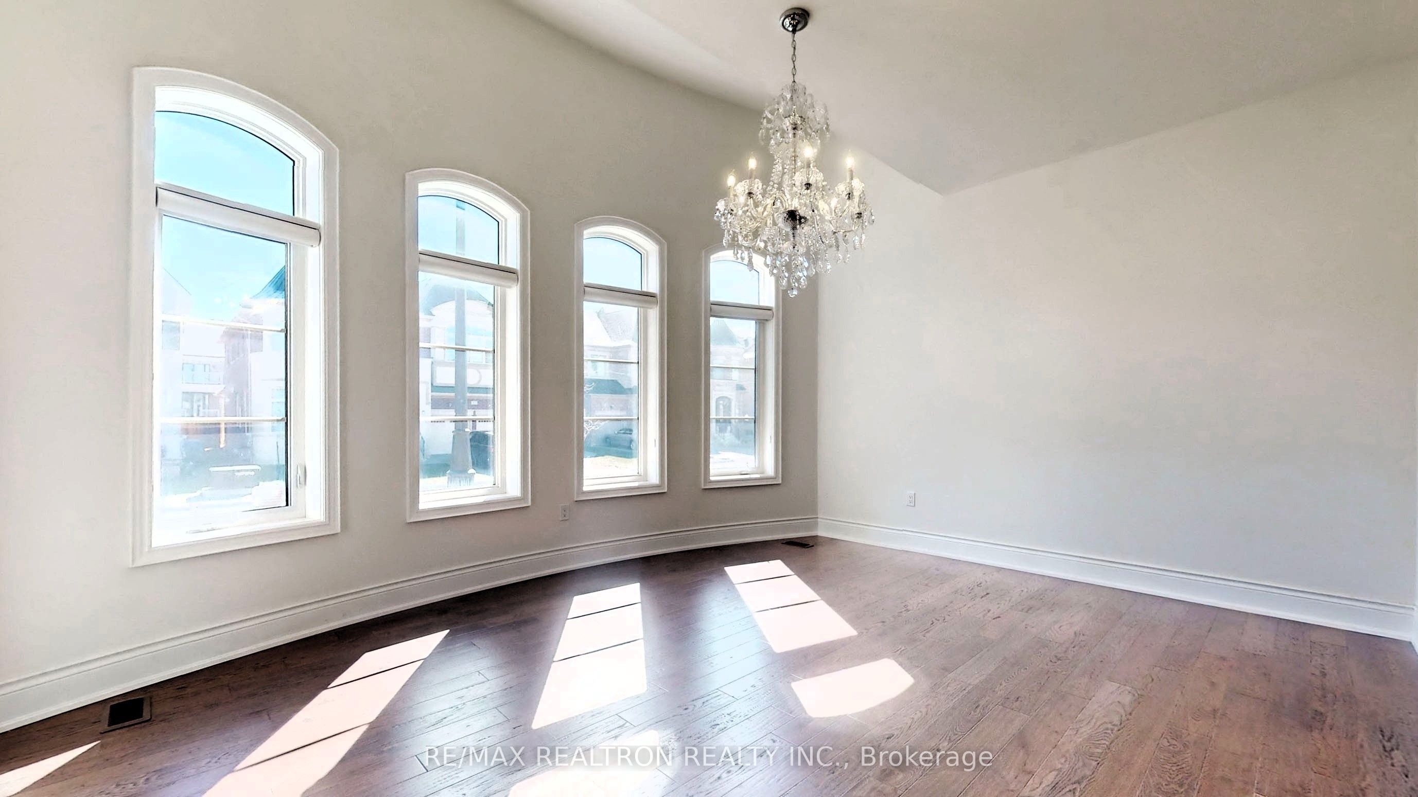 52 Rolling Green Court Property Photo 8