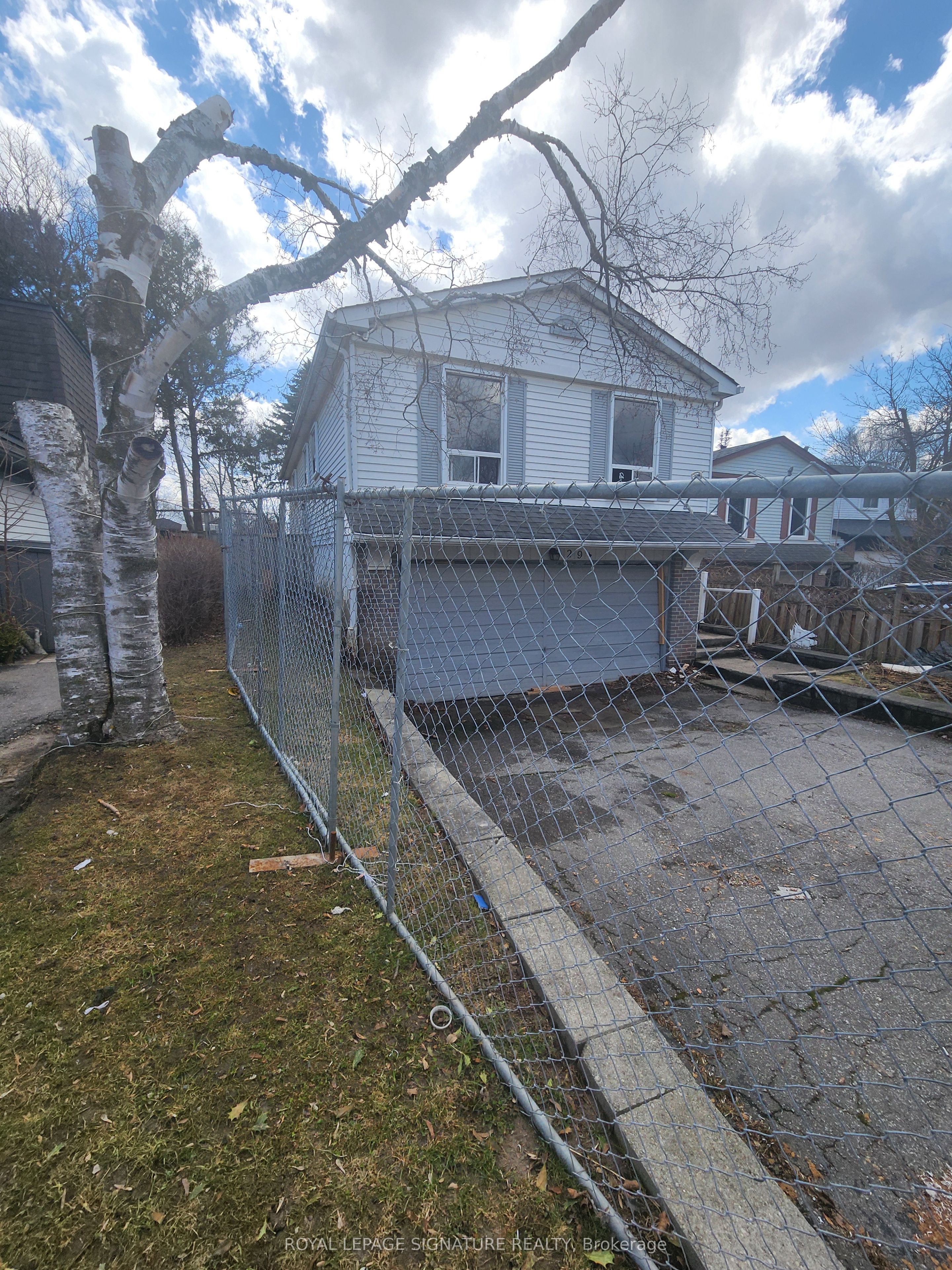 29 Lillooet Crescent Property Photo 3