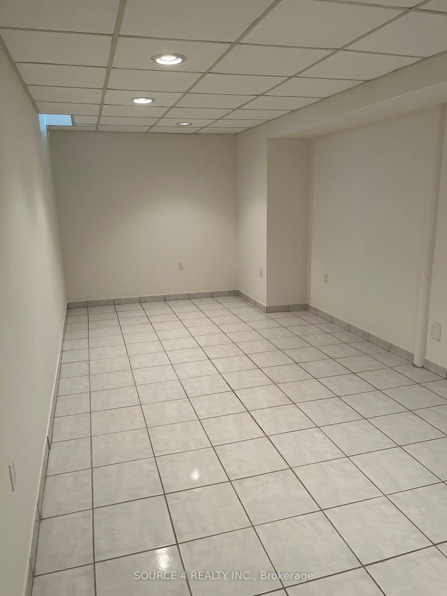 138 Venetian Crescent Basement Property Photo 6
