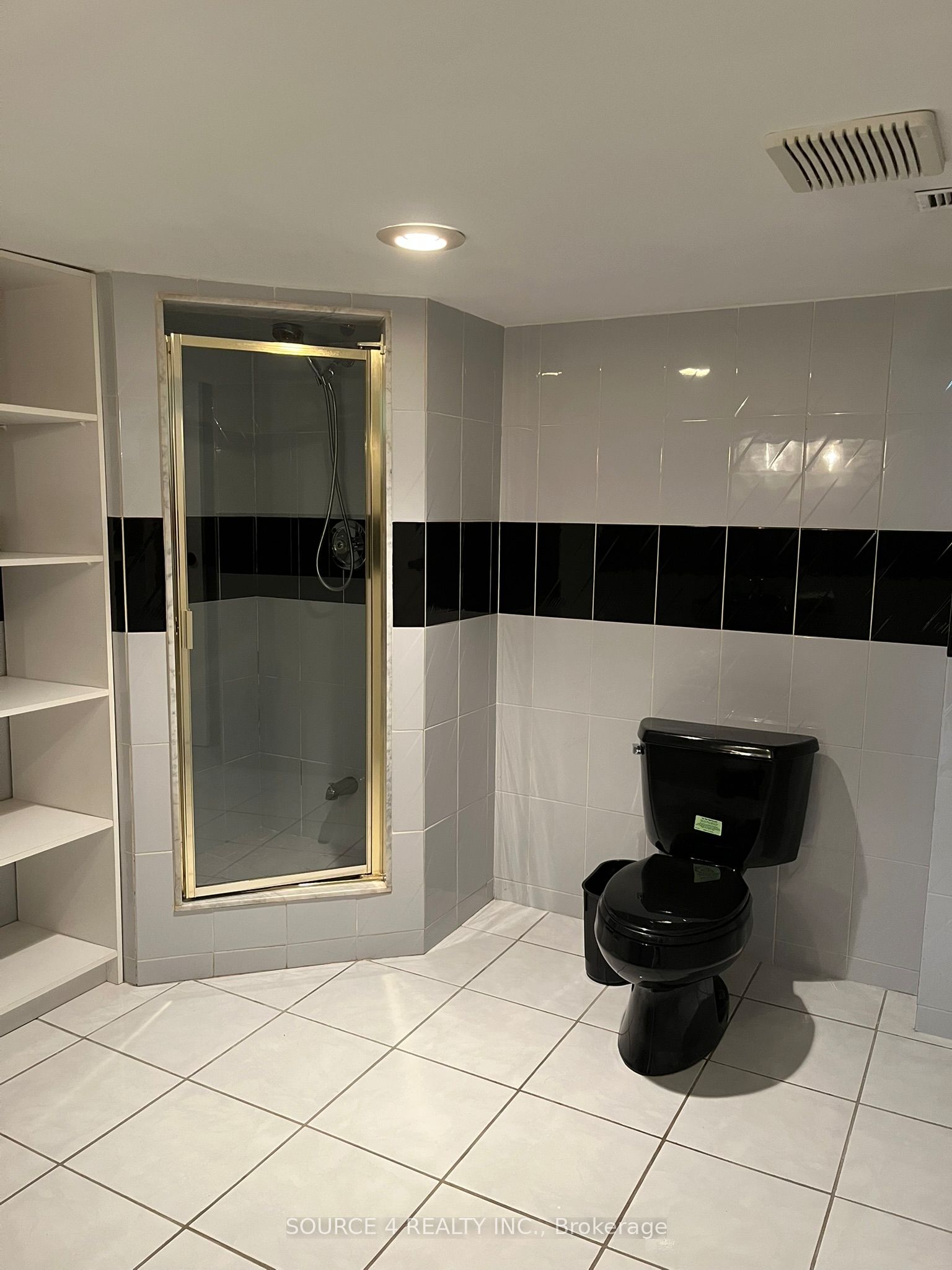 138 Venetian Crescent Basement Property Photo 7