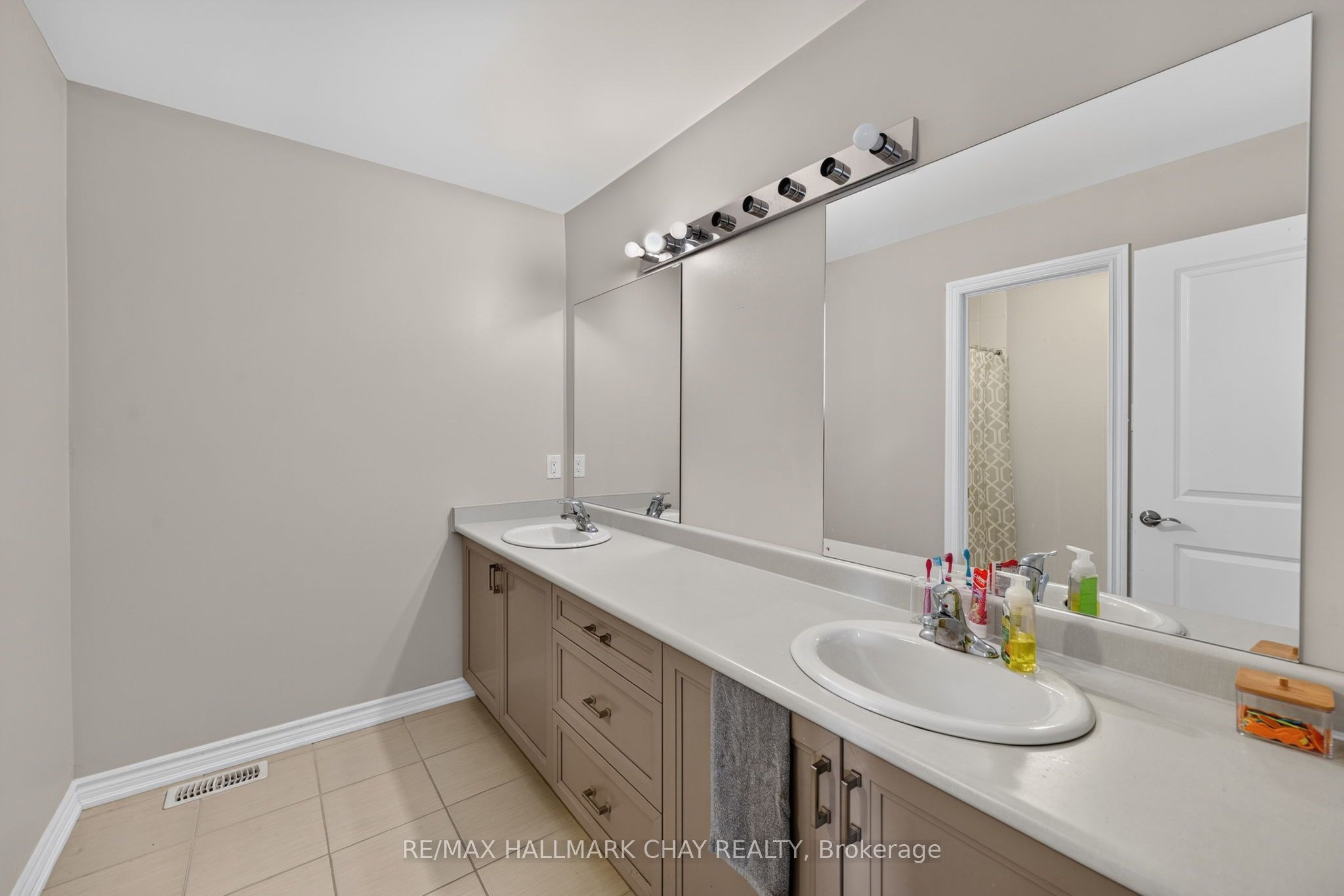 32 Jones Street Property Photo 32