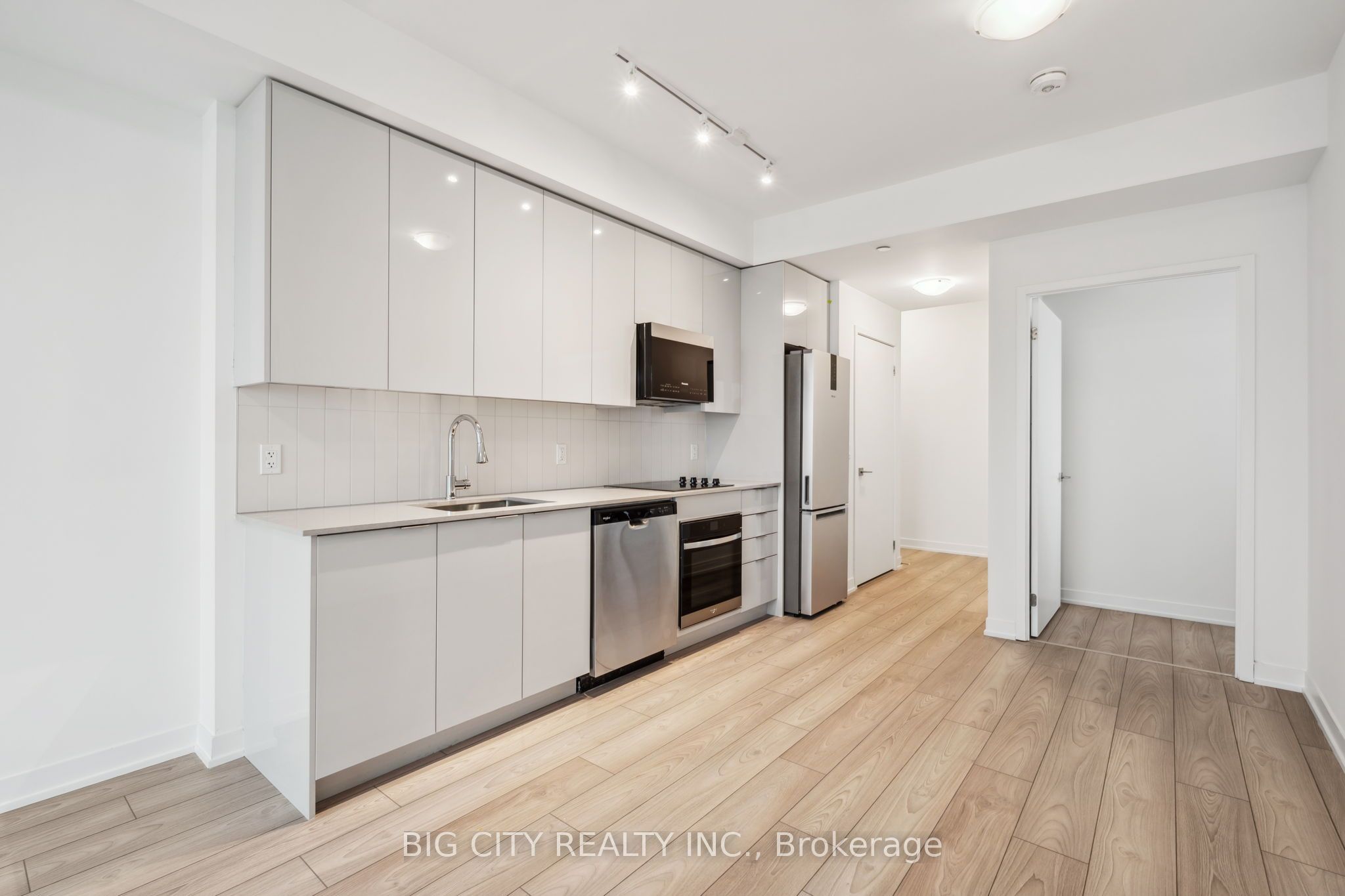 498 Caldari Road 2328 Property Photo 6
